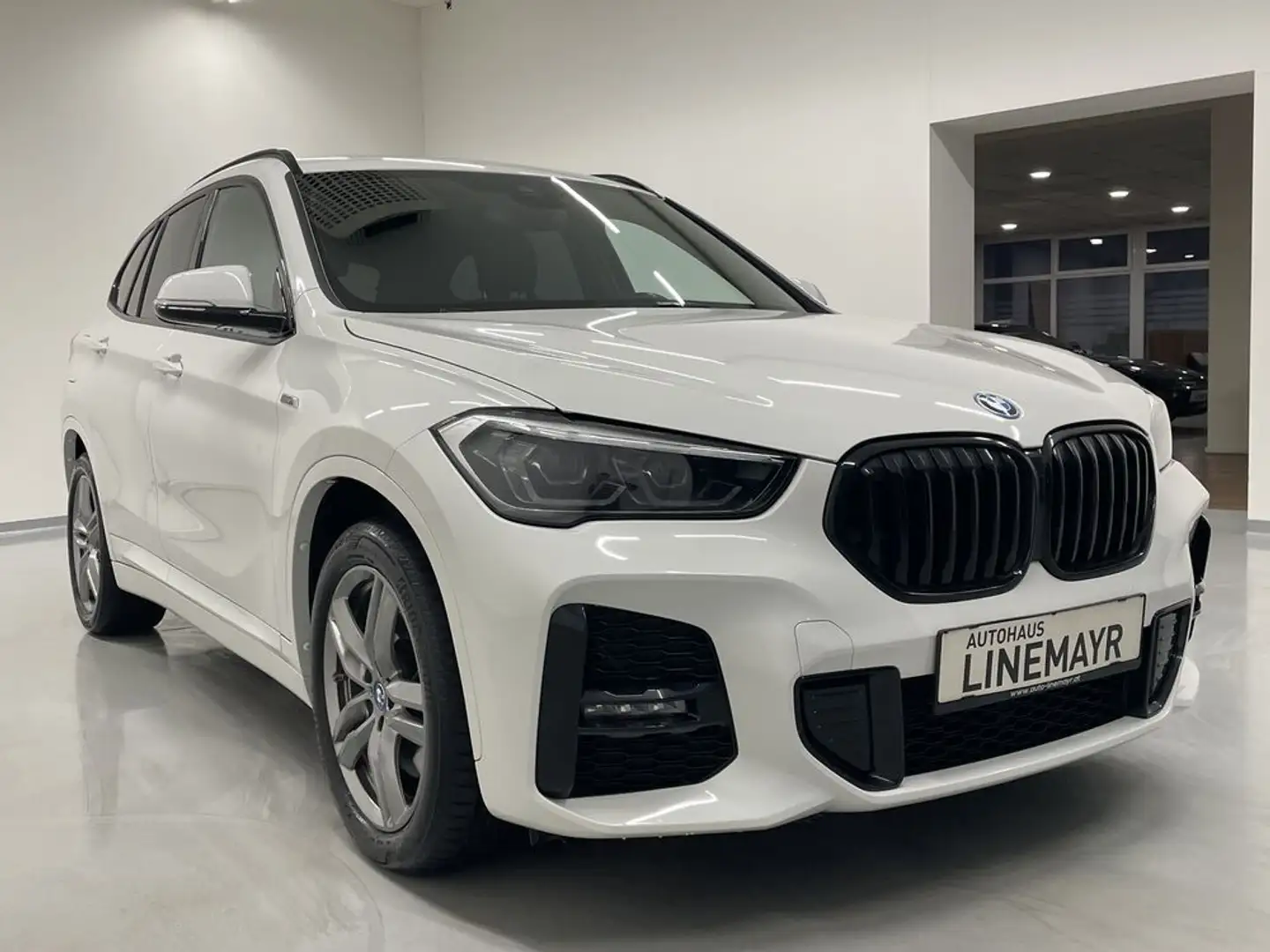 BMW X1 xDrive 25e M Sportpaket, LED, Navi Weiß - 2