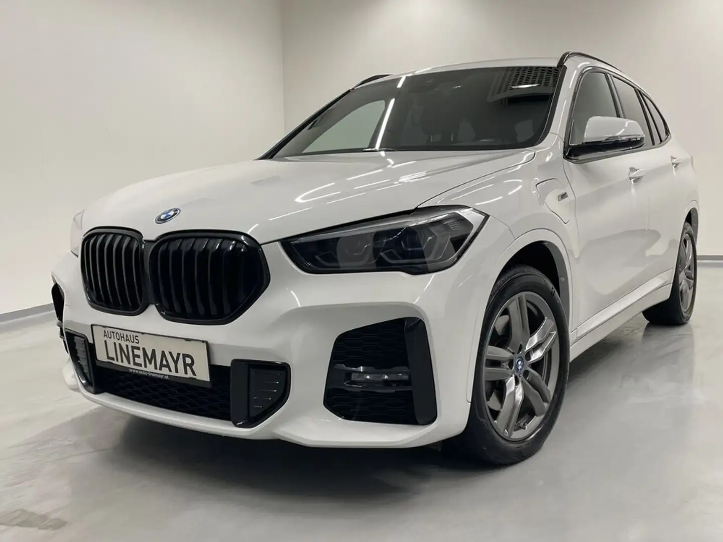 BMW X1 xDrive 25e M Sportpaket, LED, Navi Weiß - 1