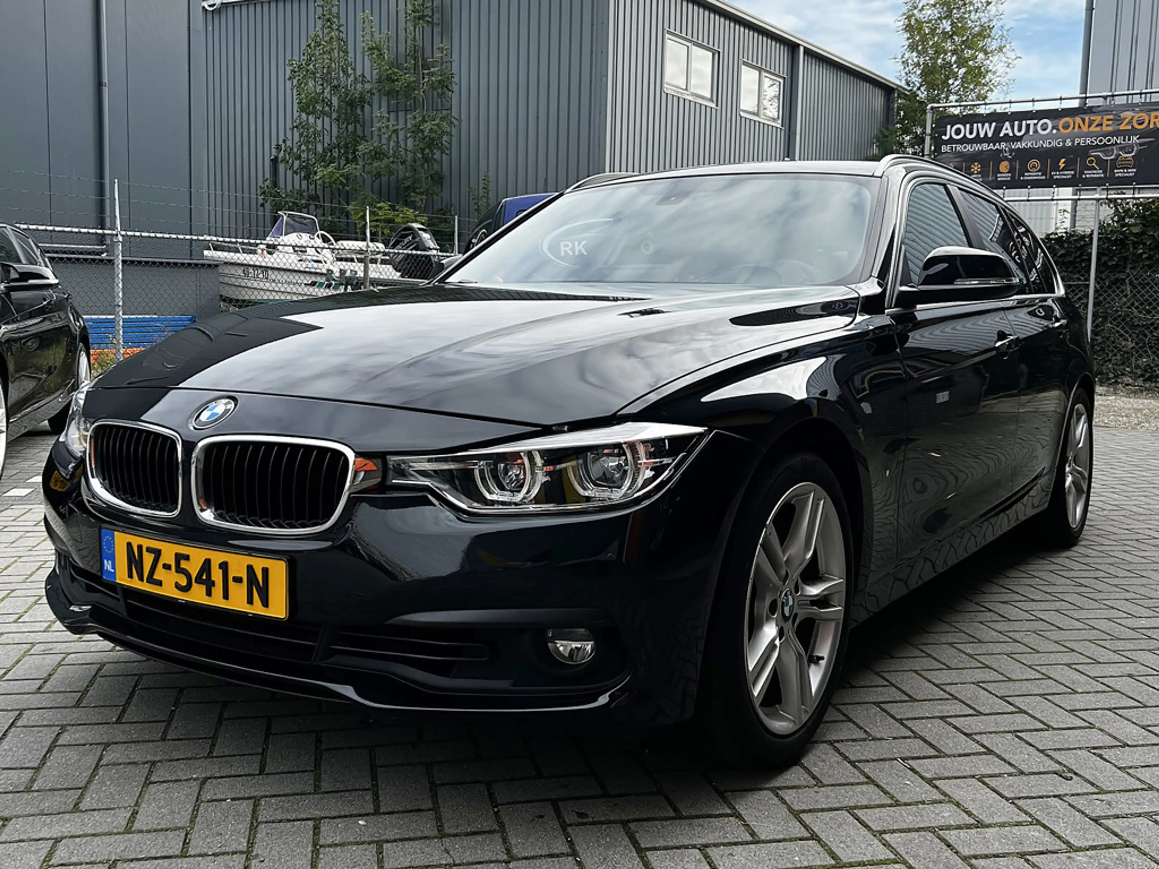 BMW 318 3-serie Touring 318i Executive — photo 4