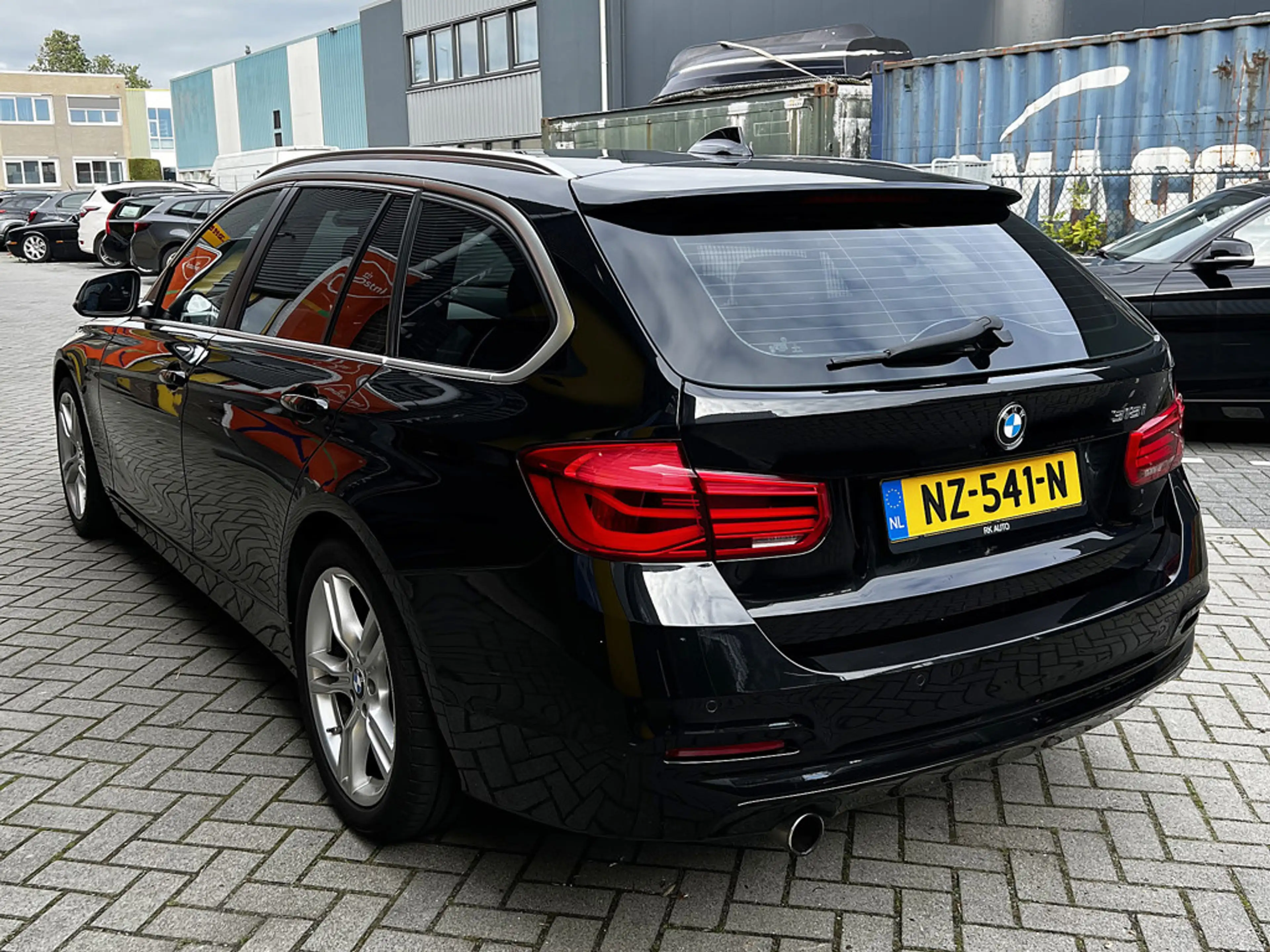 BMW 318 3-serie Touring 318i Executive — photo 2