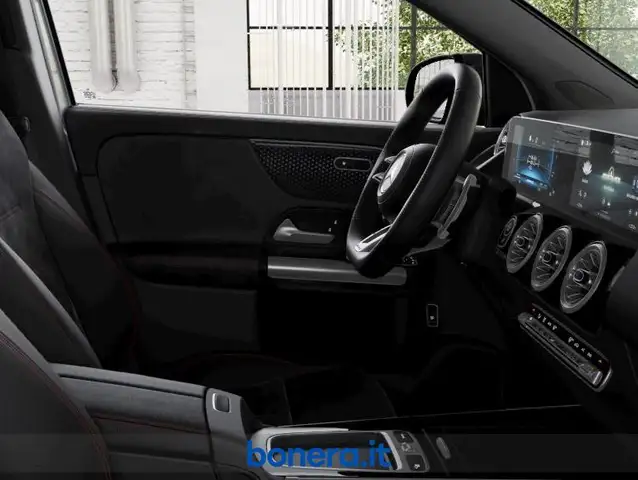 Mercedes-Benz GLA view 7