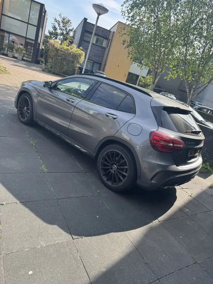 Mercedes-Benz GLA 180