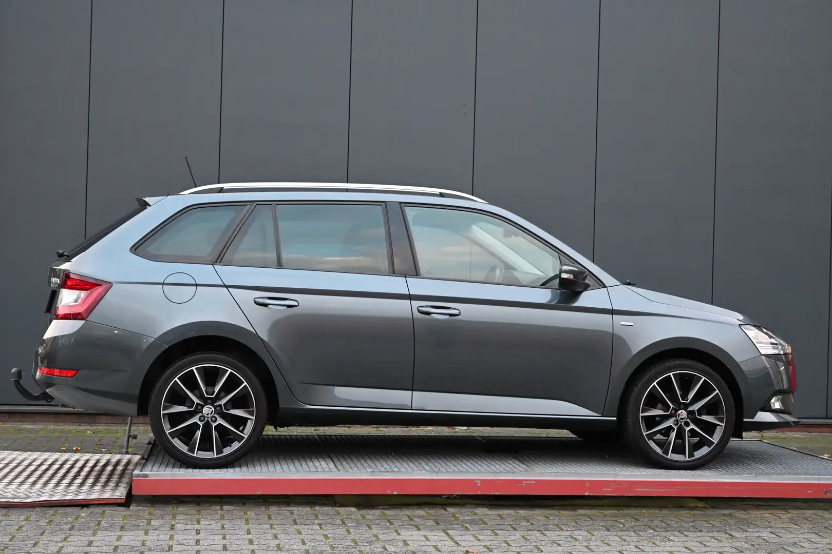 Skoda Fabia Combi 1.0 TSI Clever trekhaak Grijs - 2