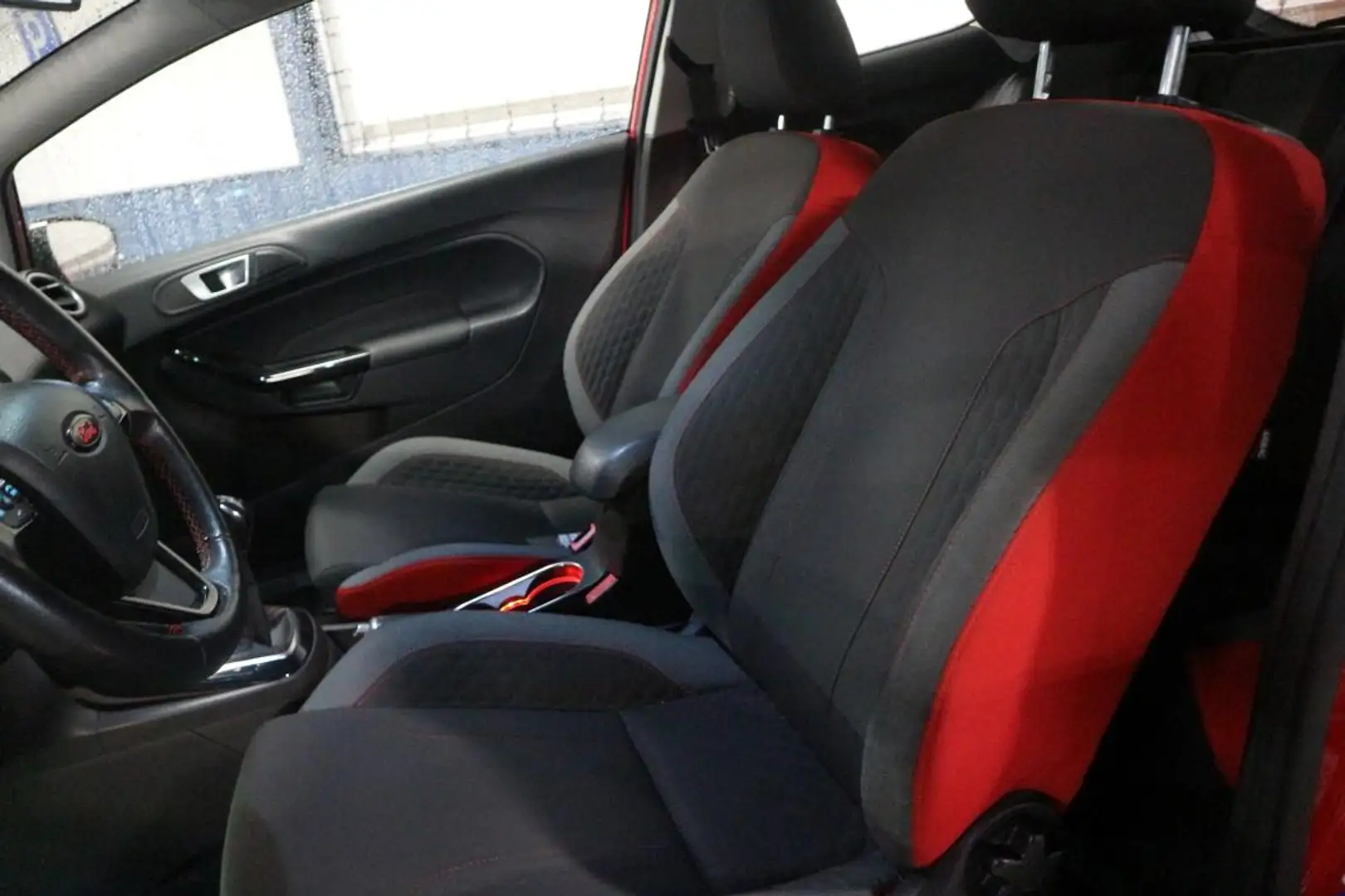 Ford Fiesta 1.0 EcoBoost Red Edition / ST LOOKS / 140 PK / UNI Rouge - 2