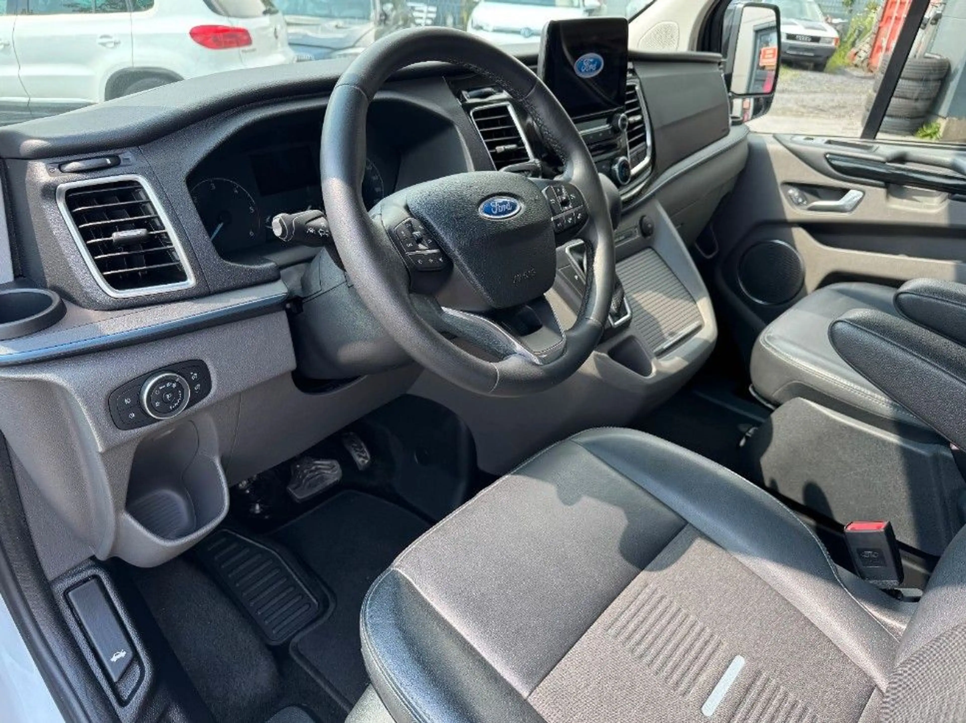 Ford Tourneo Custom 320 L1H1 Active*8-SITZER/1.HAND* — photo 8