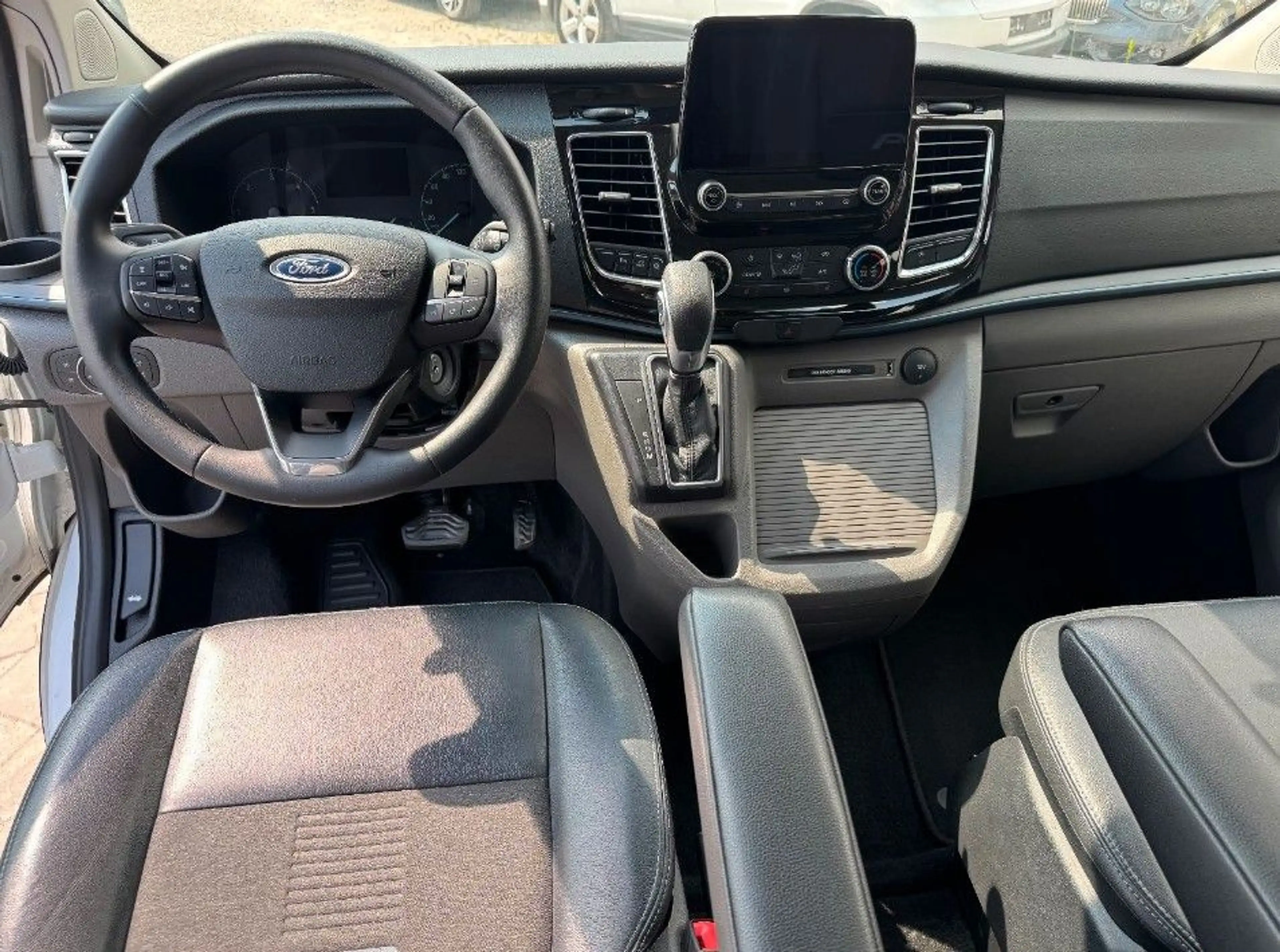 Ford Tourneo Custom 320 L1H1 Active*8-SITZER/1.HAND* — photo 10