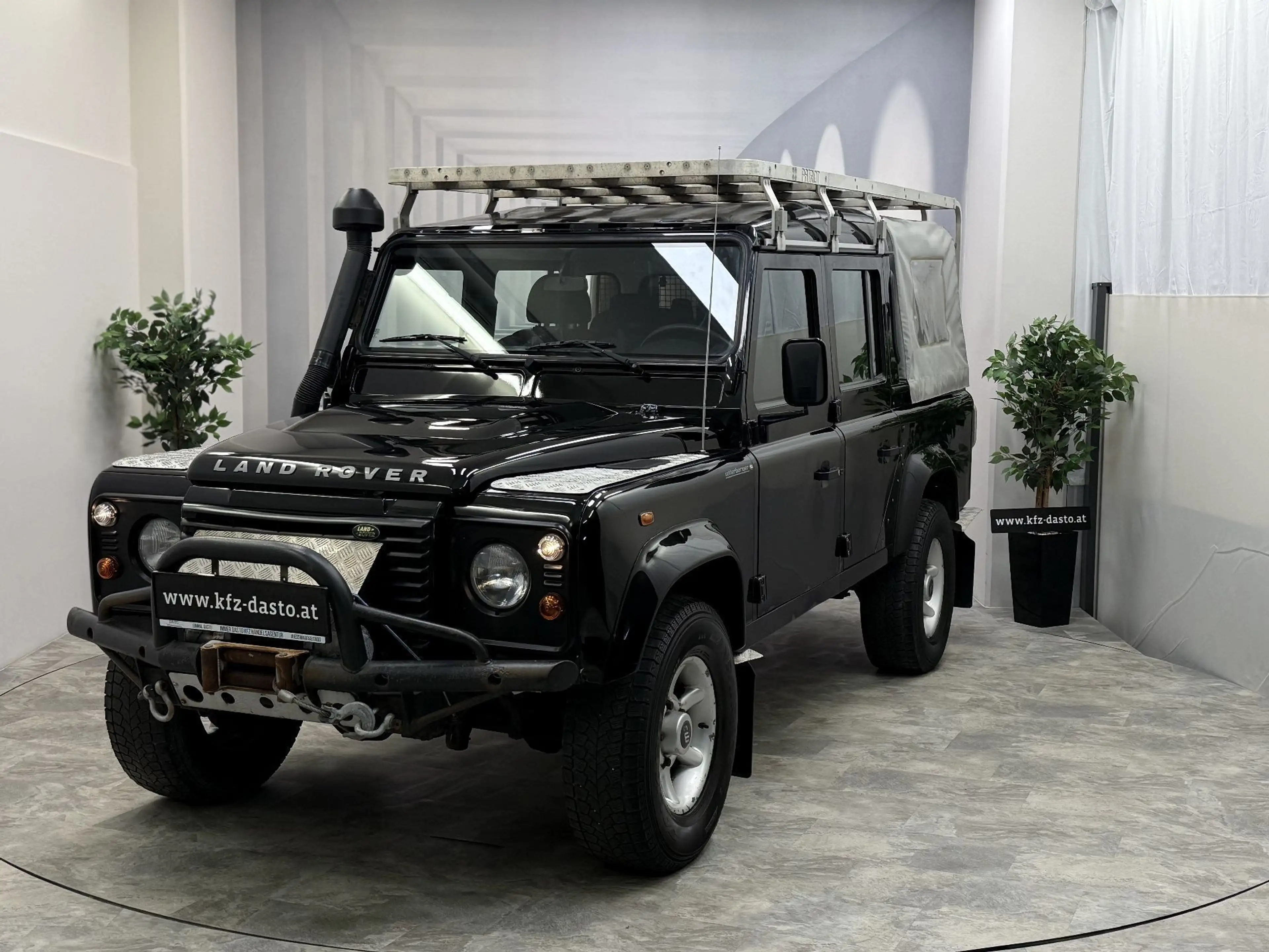 Land Rover Defender 110" DCPU S 2,4 TD__3500KG AHK — photo 11