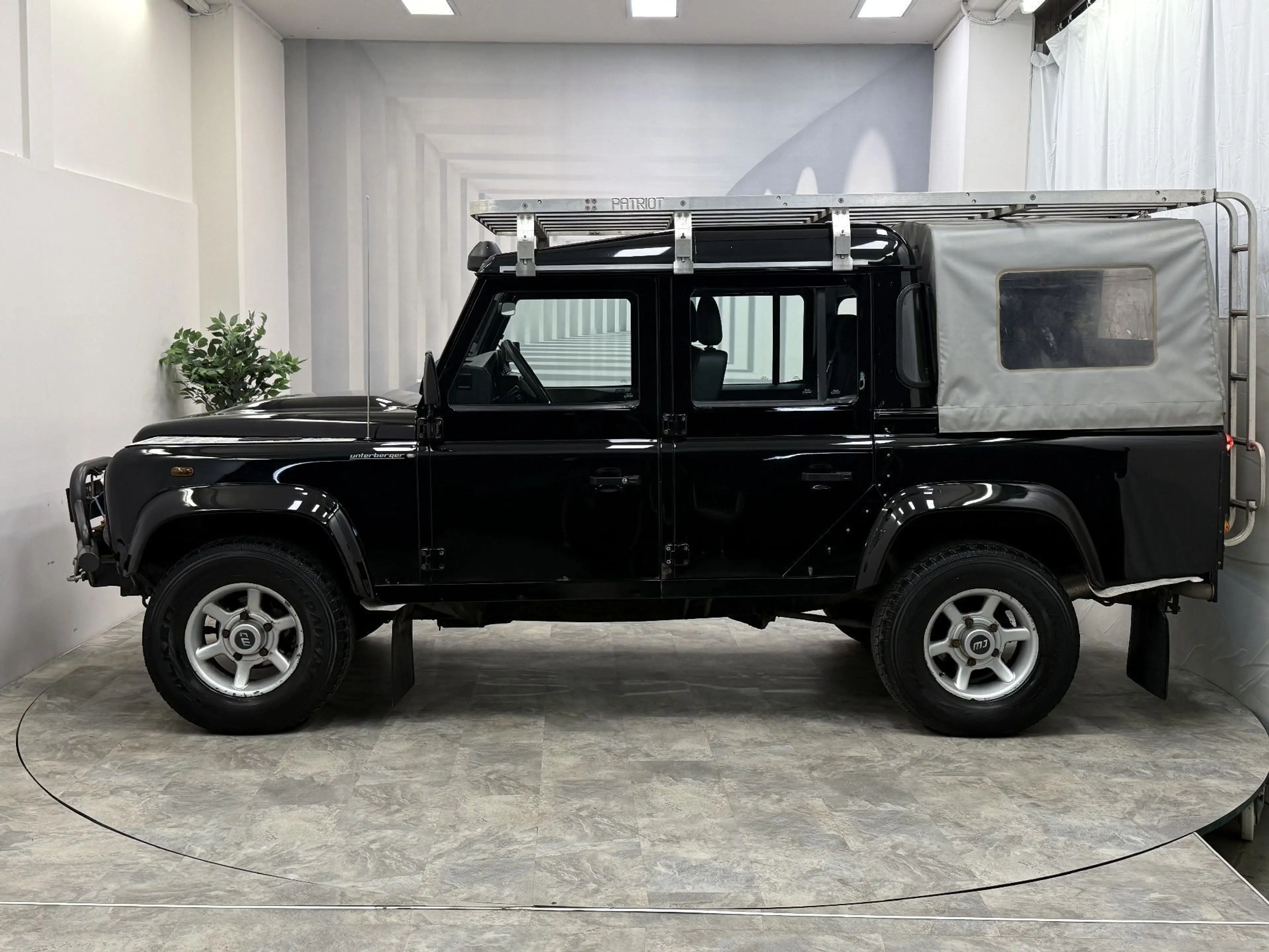 Land Rover Defender 110" DCPU S 2,4 TD__3500KG AHK — photo 9