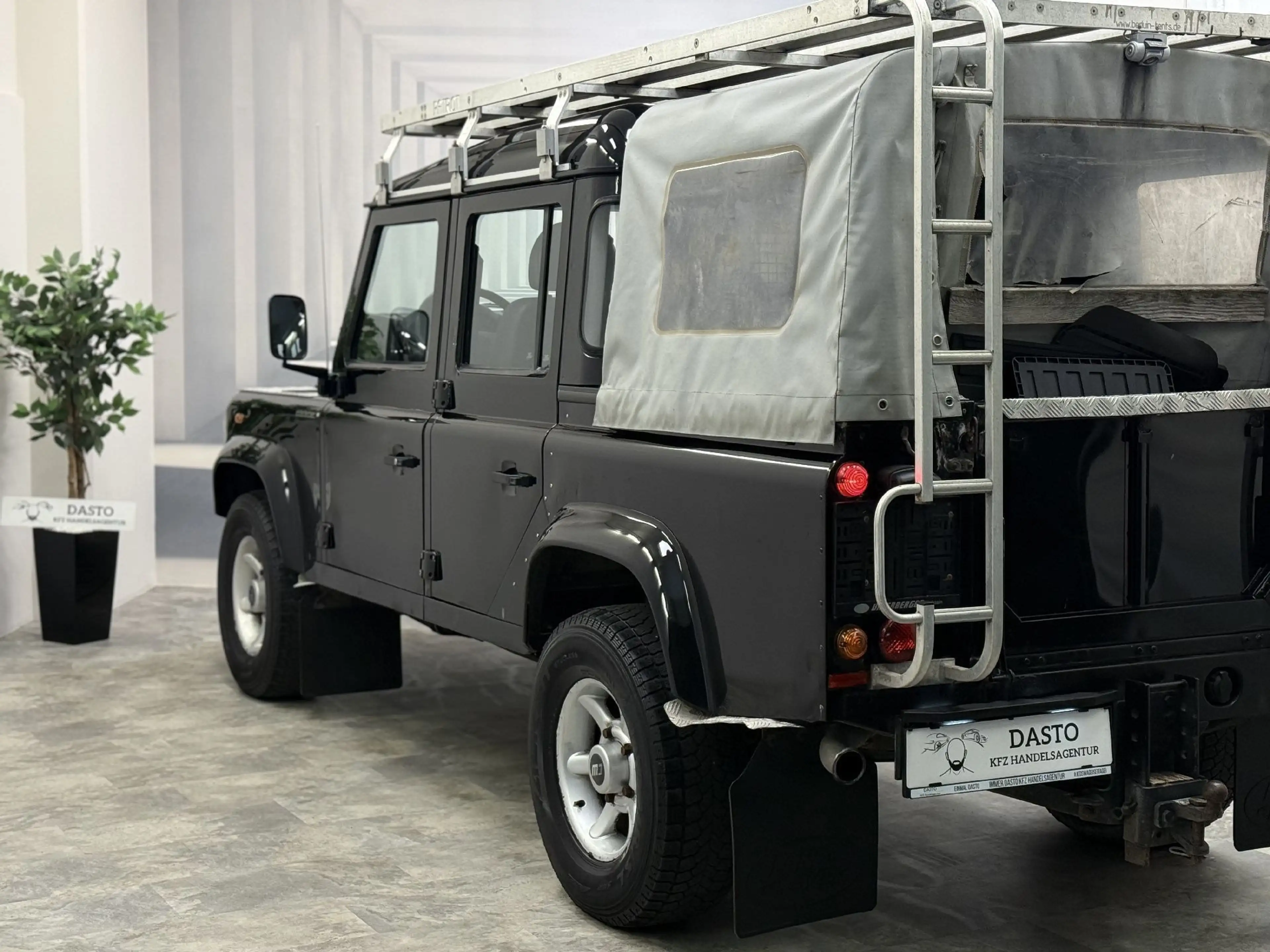 Land Rover Defender 110" DCPU S 2,4 TD__3500KG AHK — photo 10