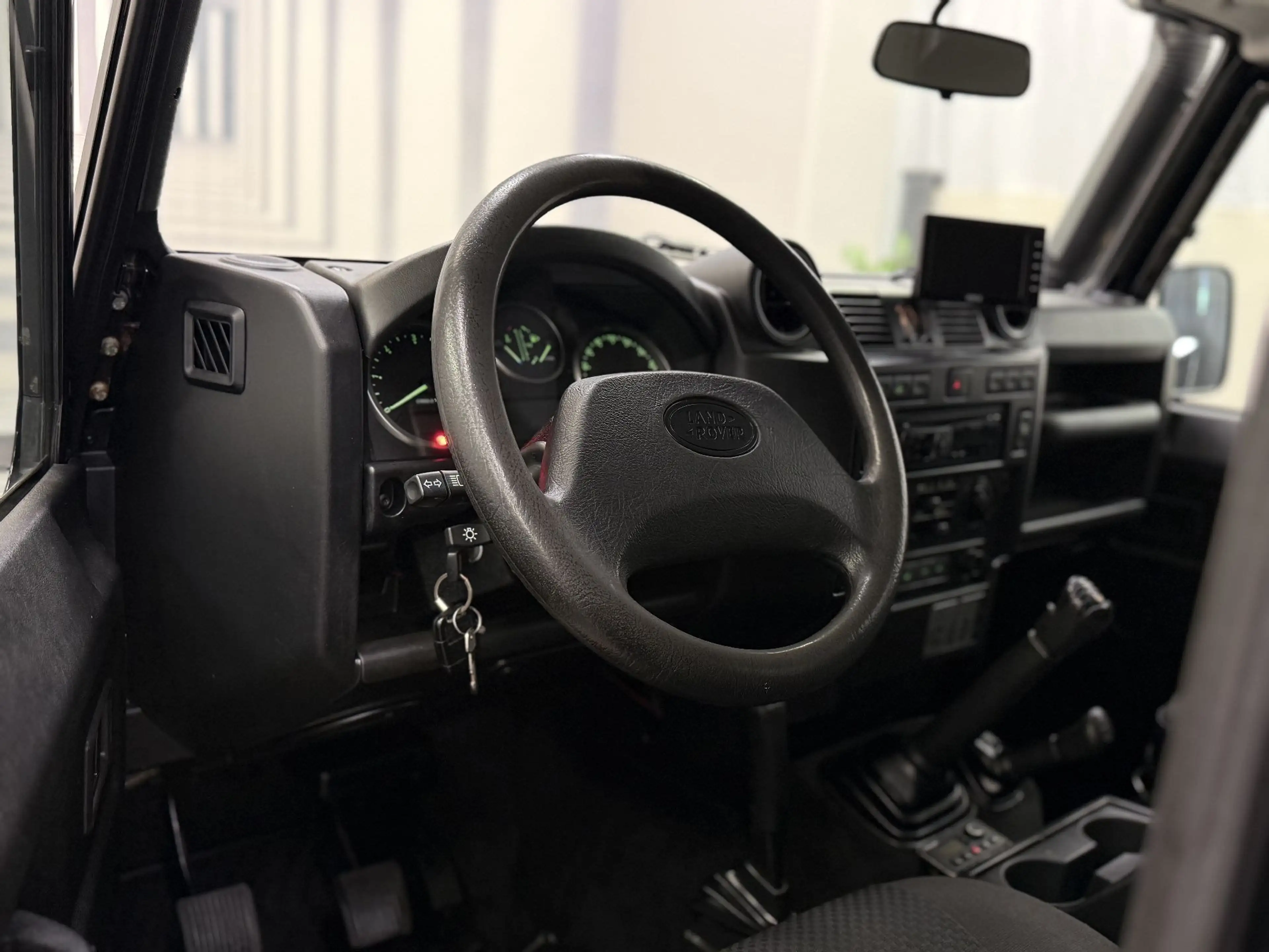 Land Rover Defender 110" DCPU S 2,4 TD__3500KG AHK — photo 13