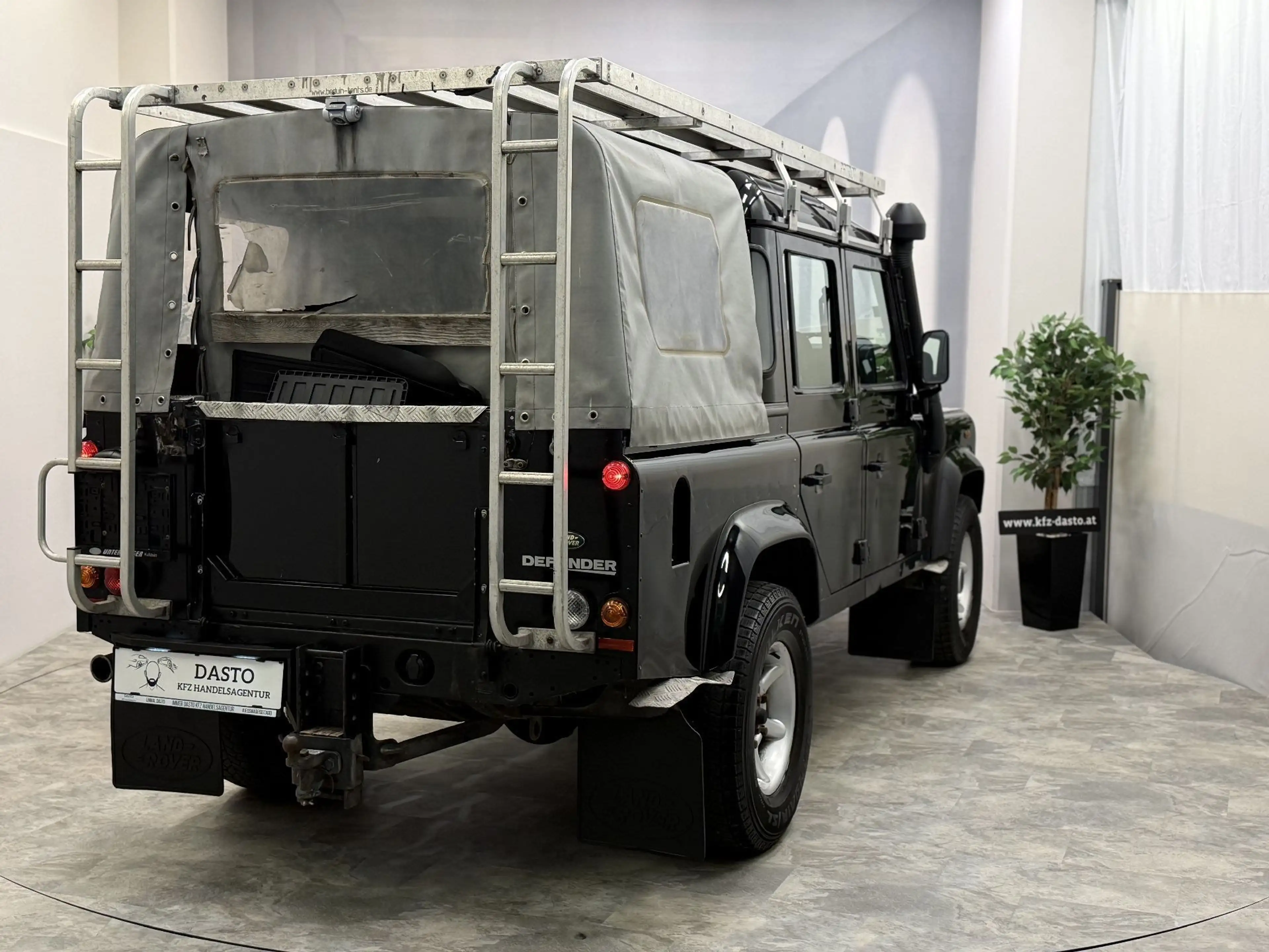 Land Rover Defender 110" DCPU S 2,4 TD__3500KG AHK — photo 6