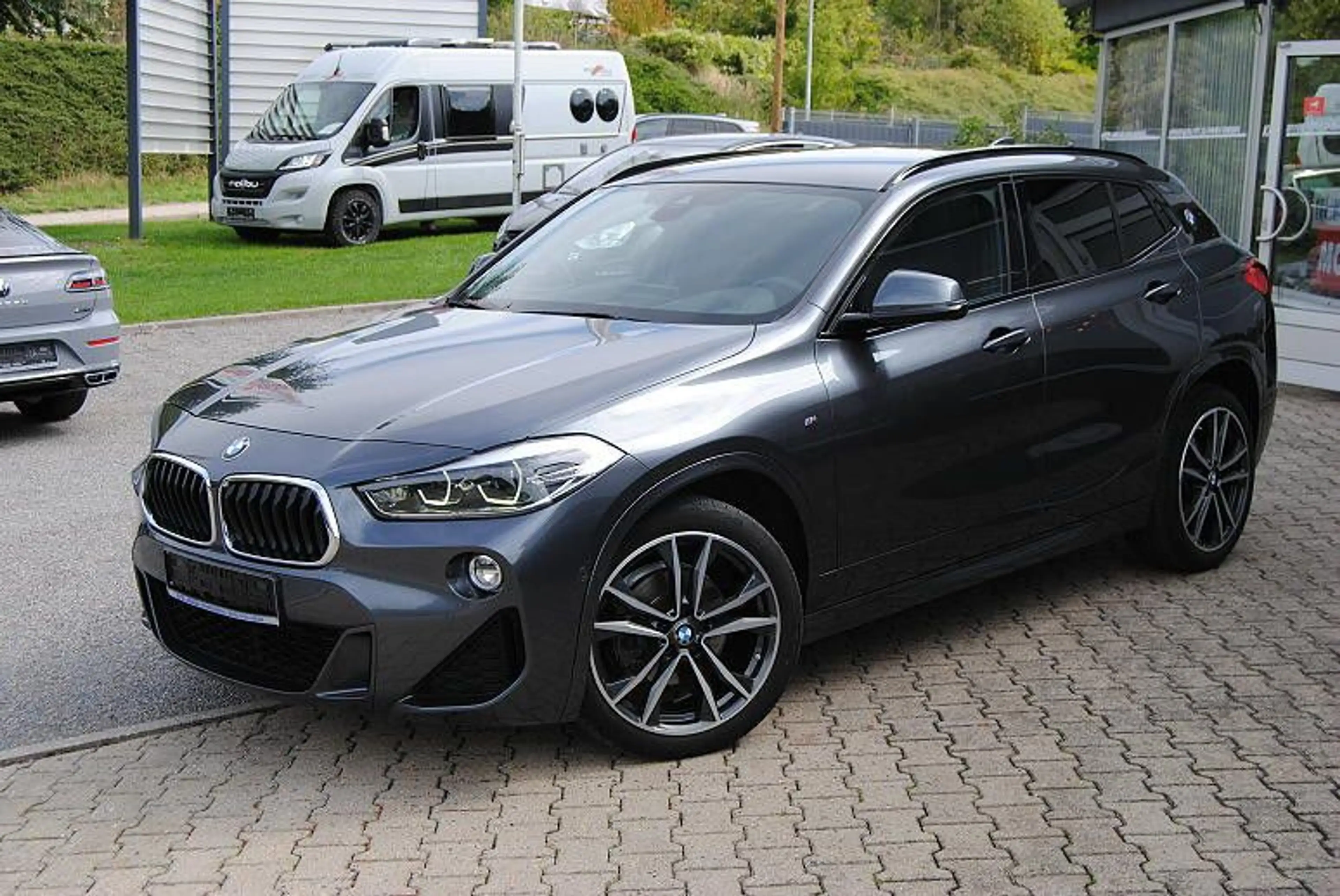 BMW X2 sDrive18d A M Sport.HUD.Kamera.DAB.8xRäder