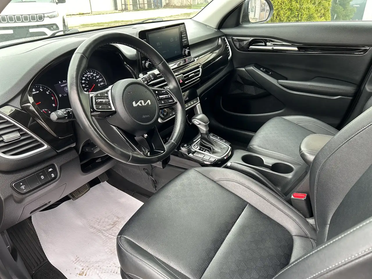 Kia Seltos снимка Kia Seltos