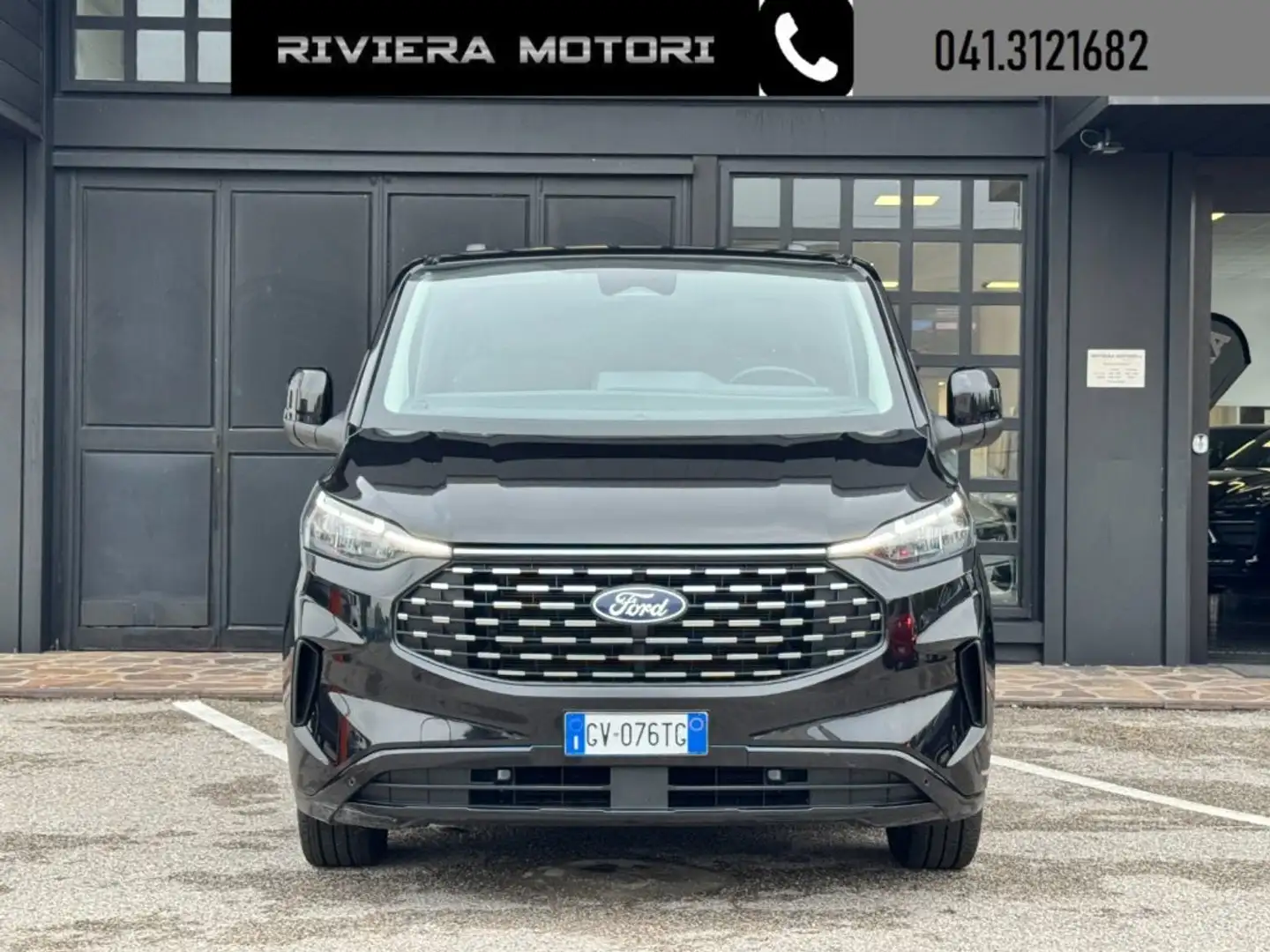 Ford Tourneo Custom 320 2.0 EcoBlue 136CV aut. PL Titanium Noir - 2