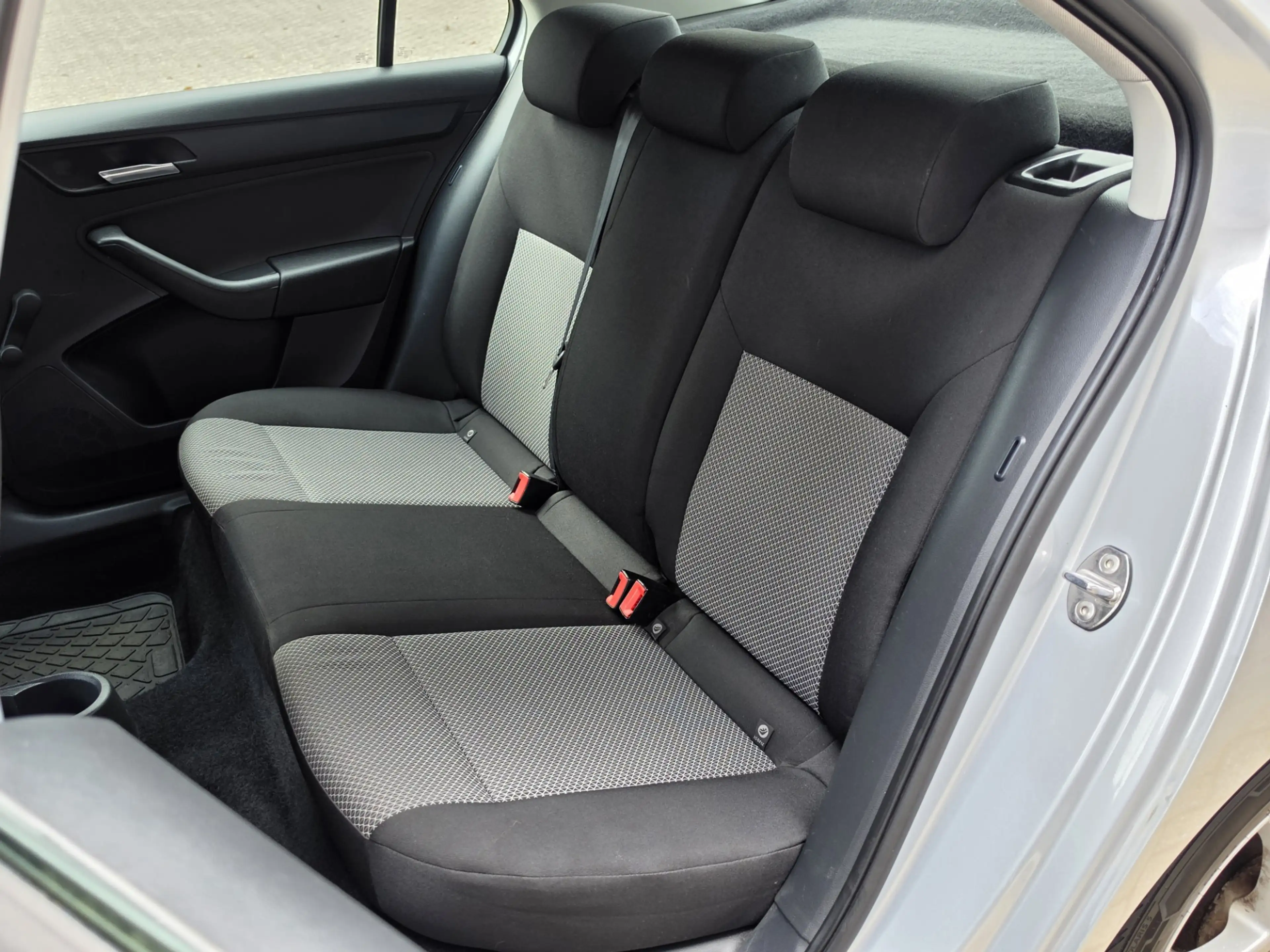 SEAT Toledo 1.2 TSI Businessline High Stoelverwarming Airco — photo 10