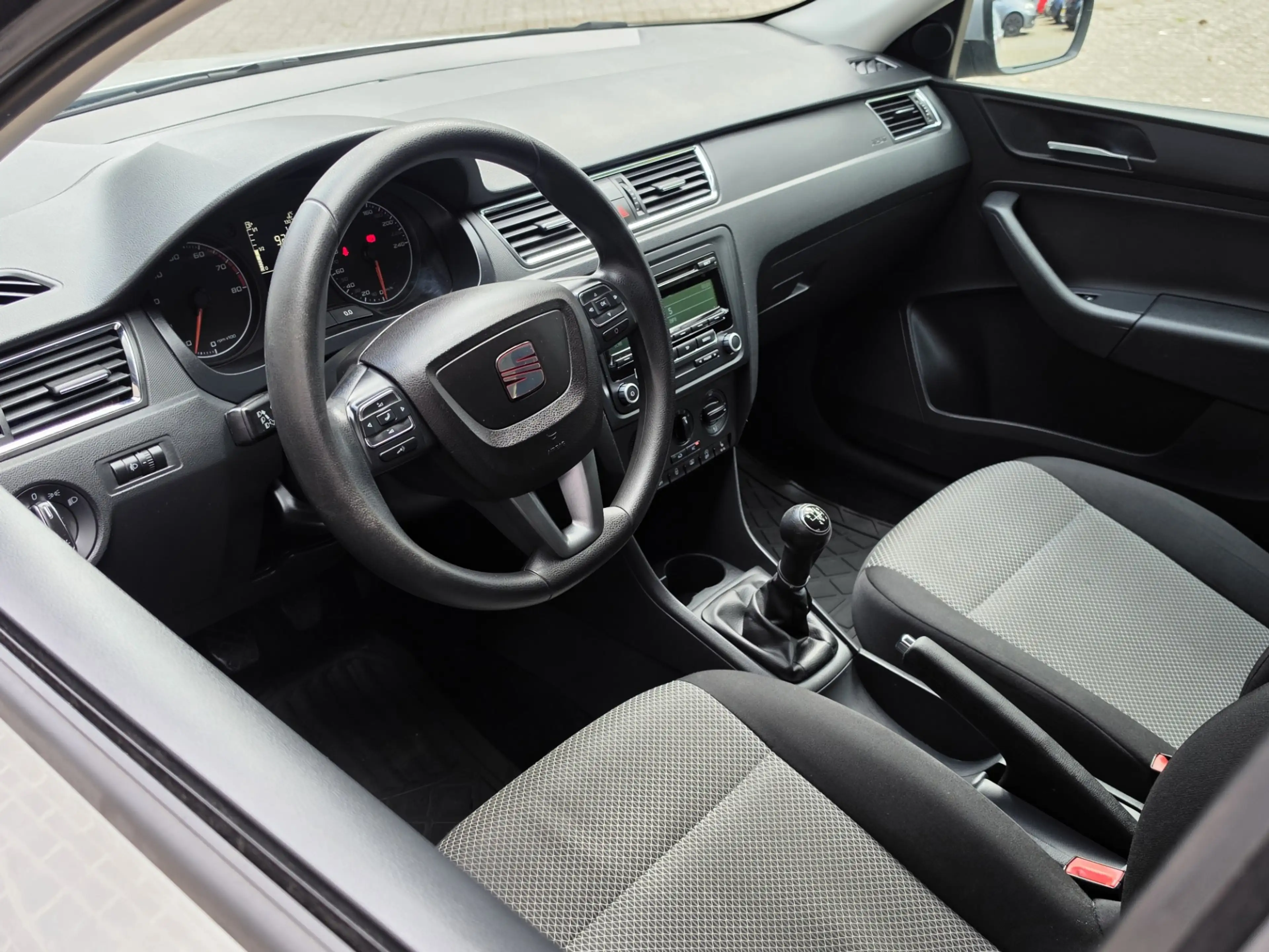 SEAT Toledo 1.2 TSI Businessline High Stoelverwarming Airco — photo 8