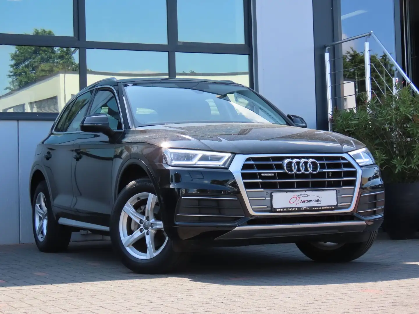 Audi Q5 40 TDI quattro sport Leder Sitzheizung Noir - 2
