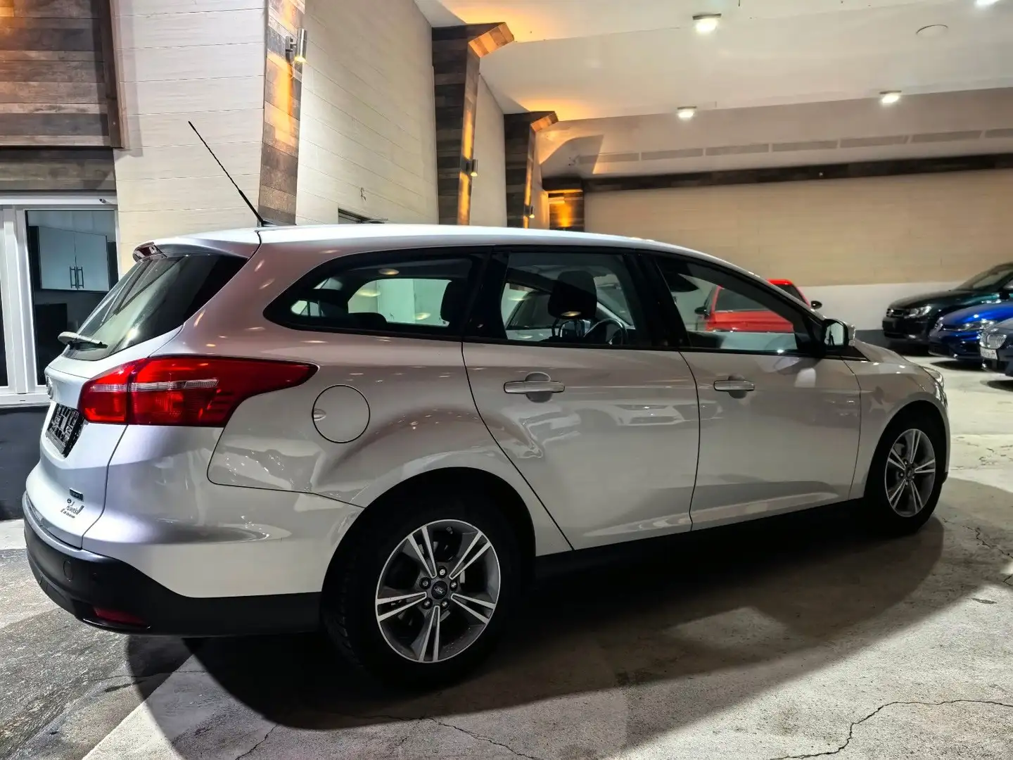 Ford Focus Turnier Trend /Lückenlos gewartet bei Ford Silber - 2