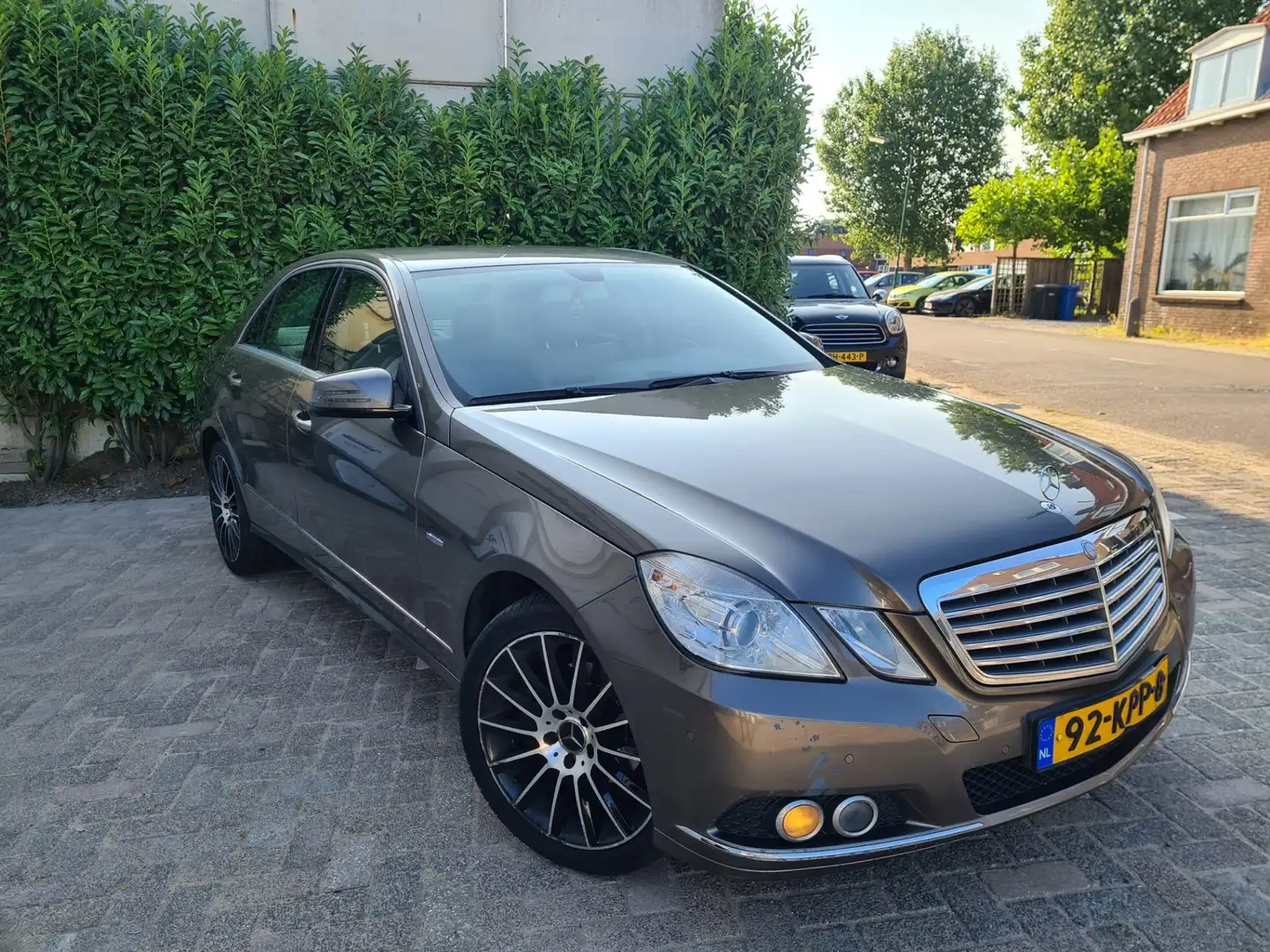 Mercedes-Benz E 200 CGI BENZINE/NIEUWE APK/LEER/YOUNGTIMER Bruin - 1