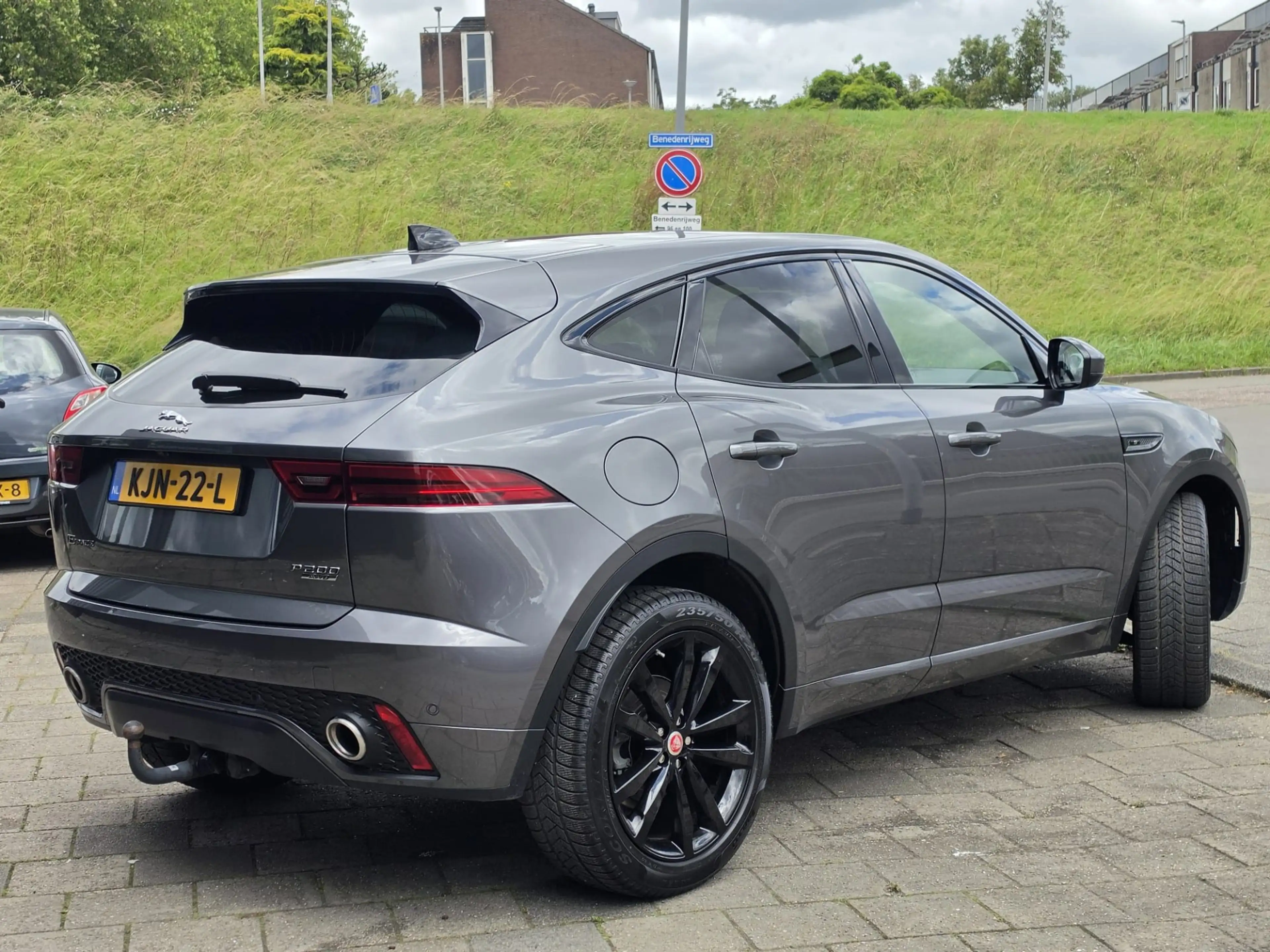 Jaguar E-Pace 2.0 P200 AWD R-Dynamic S — photo 10