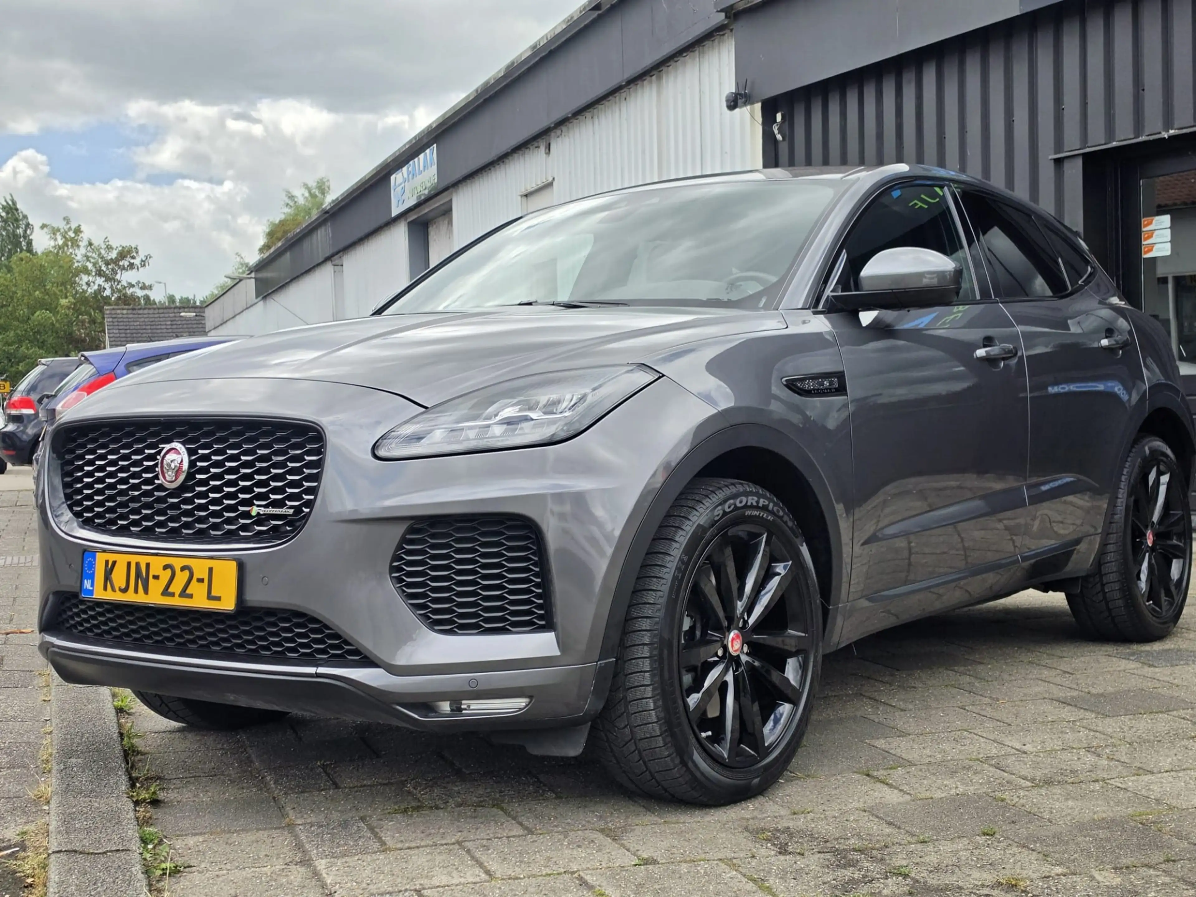 Jaguar E-Pace 2.0 P200 AWD R-Dynamic S — photo 7