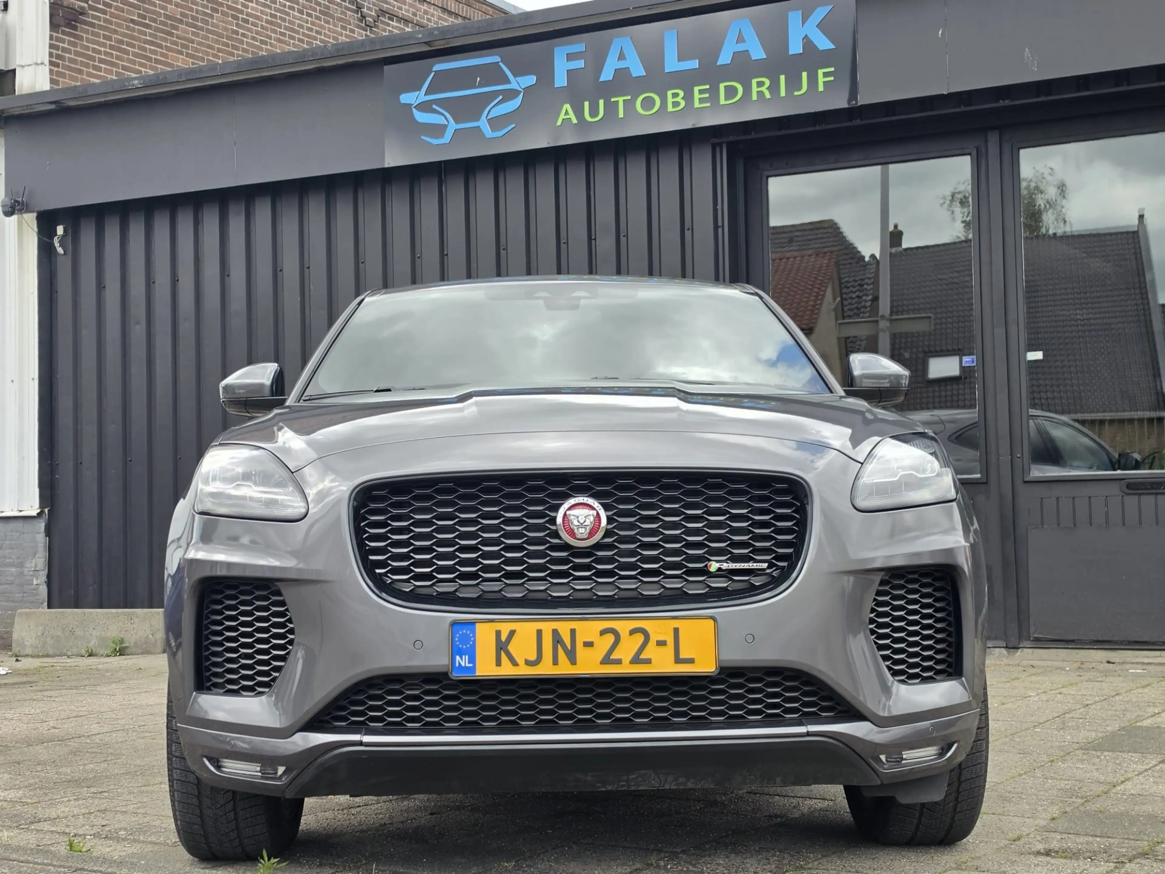 Jaguar E-Pace 2.0 P200 AWD R-Dynamic S — photo 8
