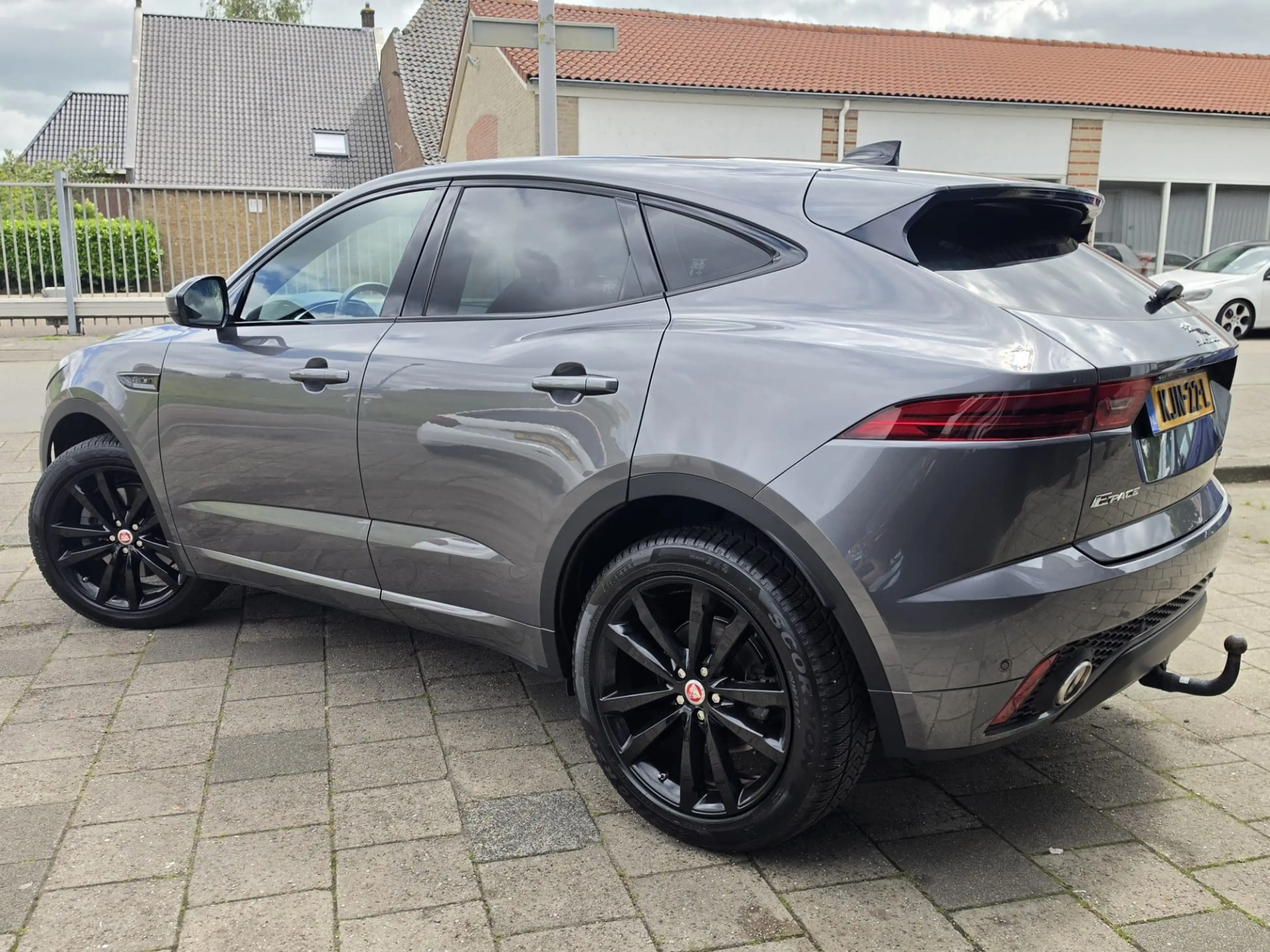 Jaguar E-Pace 2.0 P200 AWD R-Dynamic S — photo 3