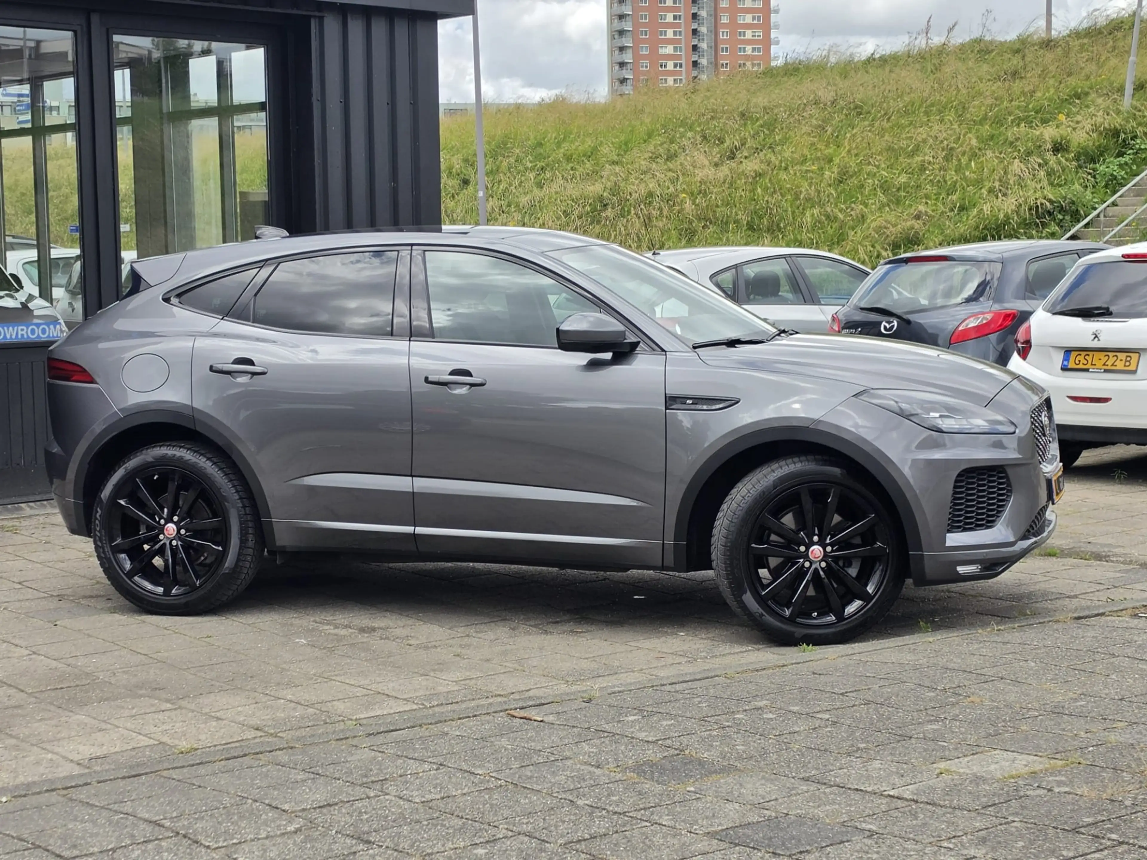 Jaguar E-Pace 2.0 P200 AWD R-Dynamic S — photo 2