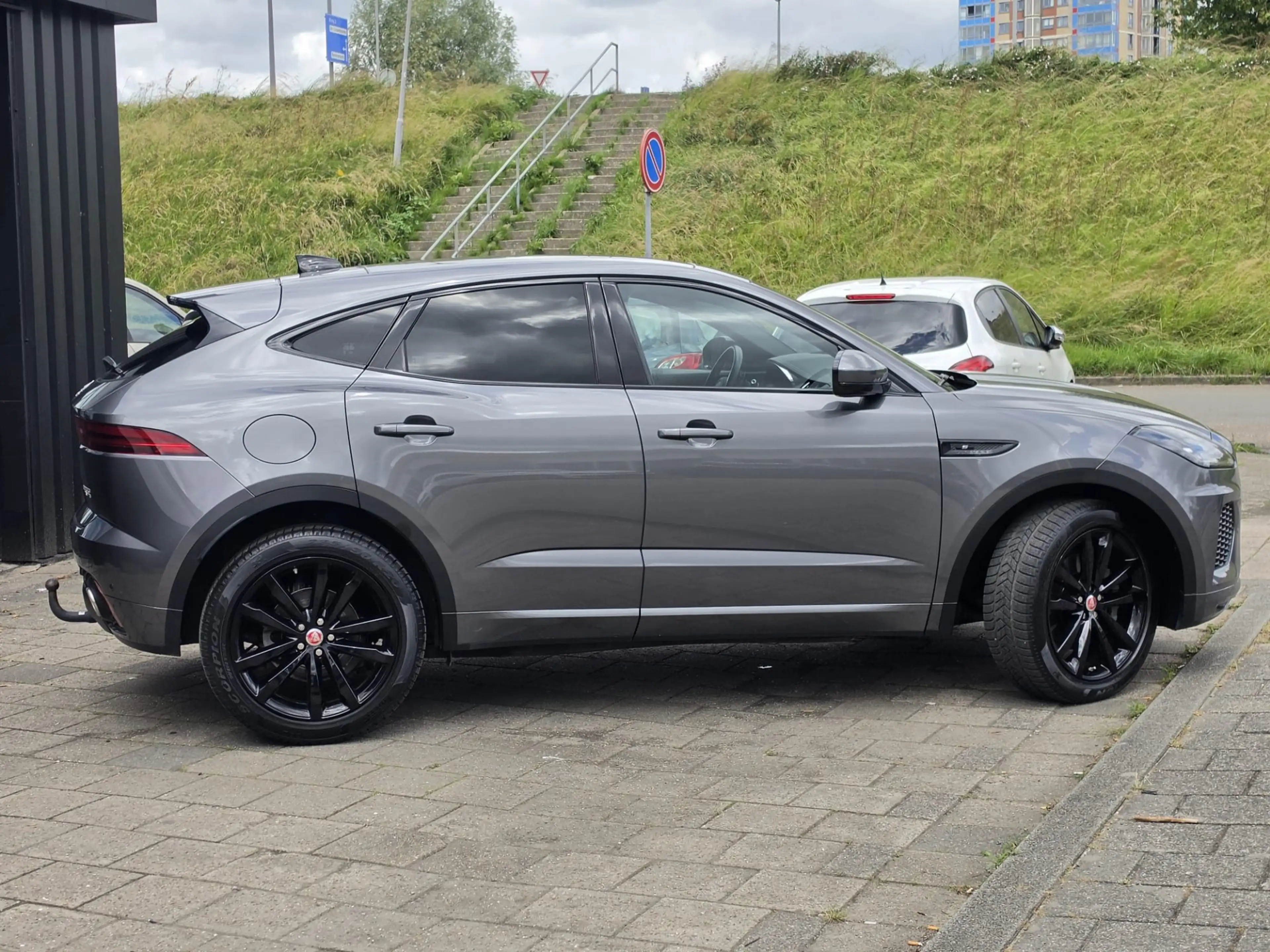 Jaguar E-Pace 2.0 P200 AWD R-Dynamic S — photo 5