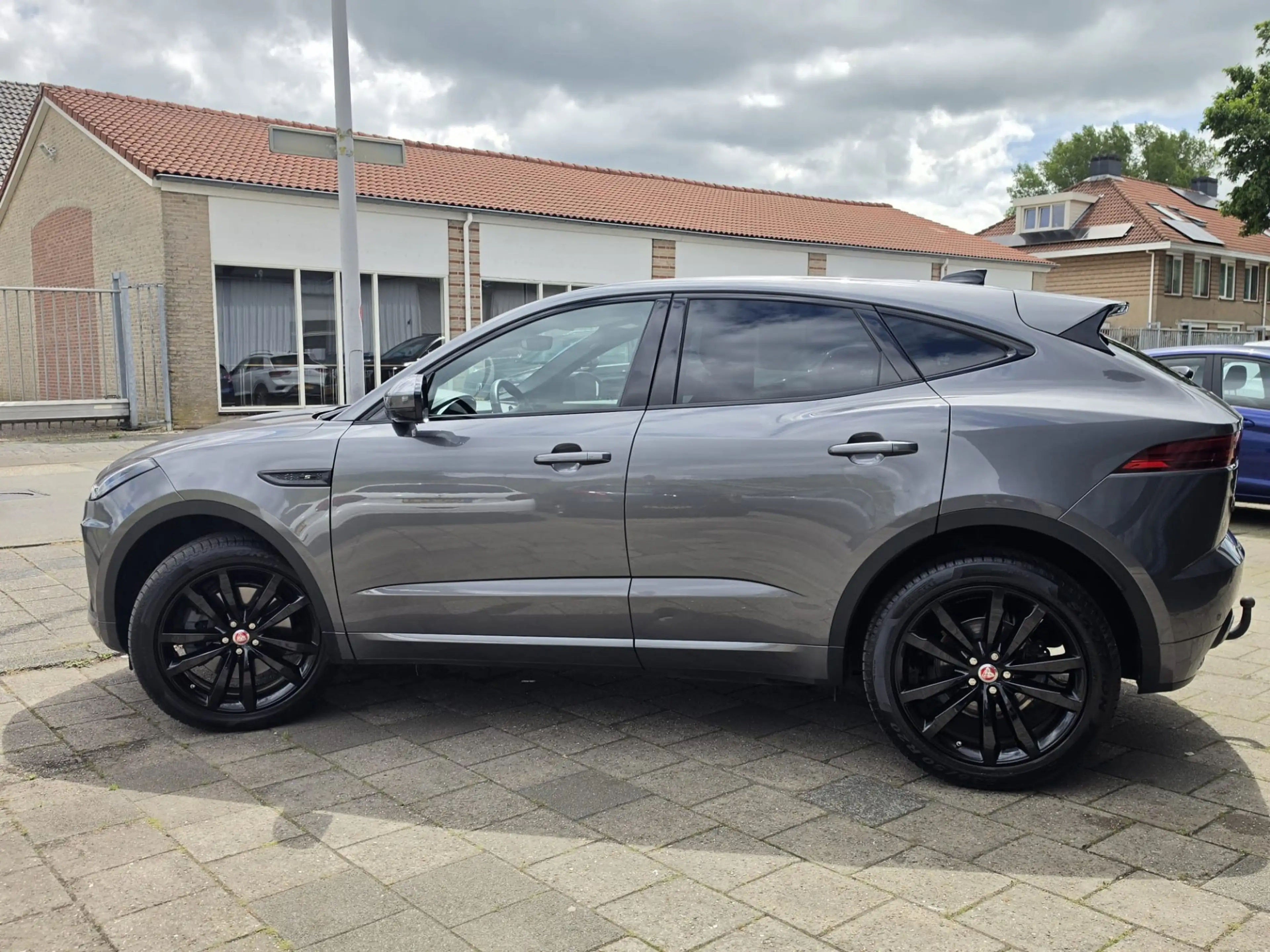 Jaguar E-Pace 2.0 P200 AWD R-Dynamic S — photo 4