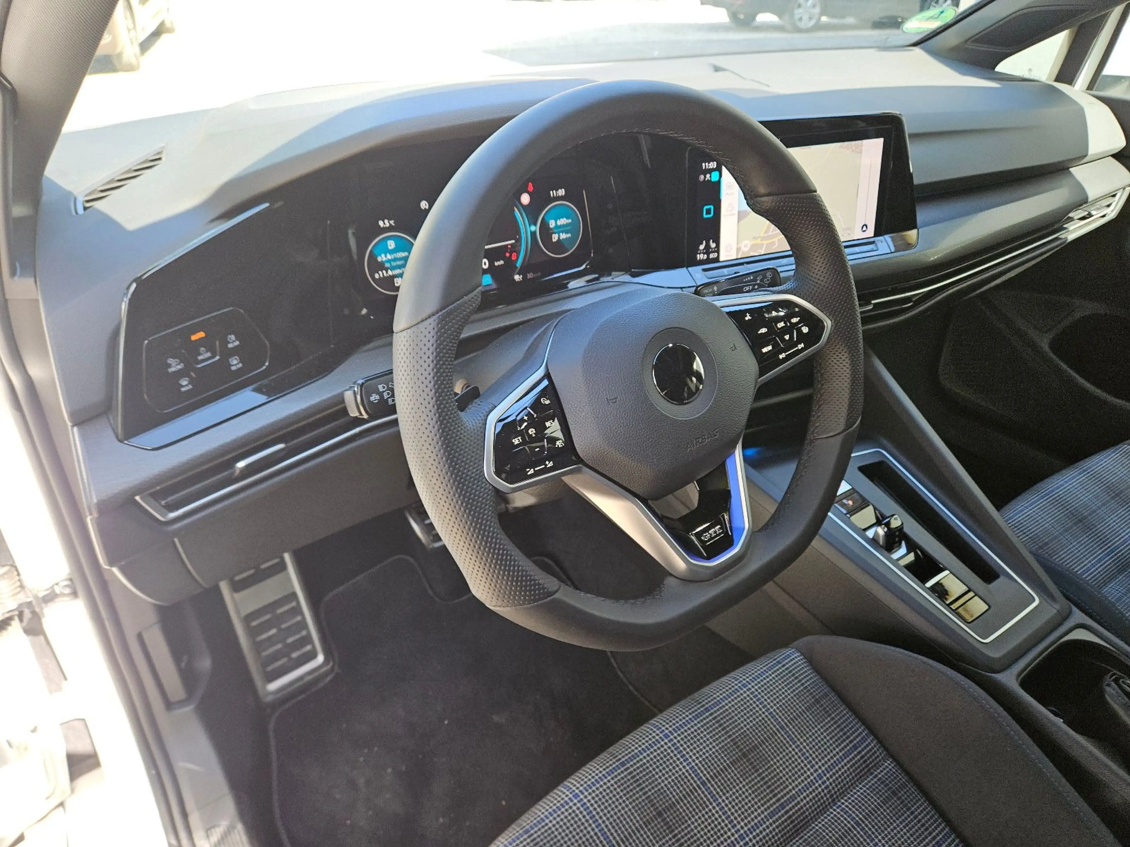 Volkswagen Golf VIII Lim. GTE eHybrid AHK Kamera Navi StHzg — photo 10