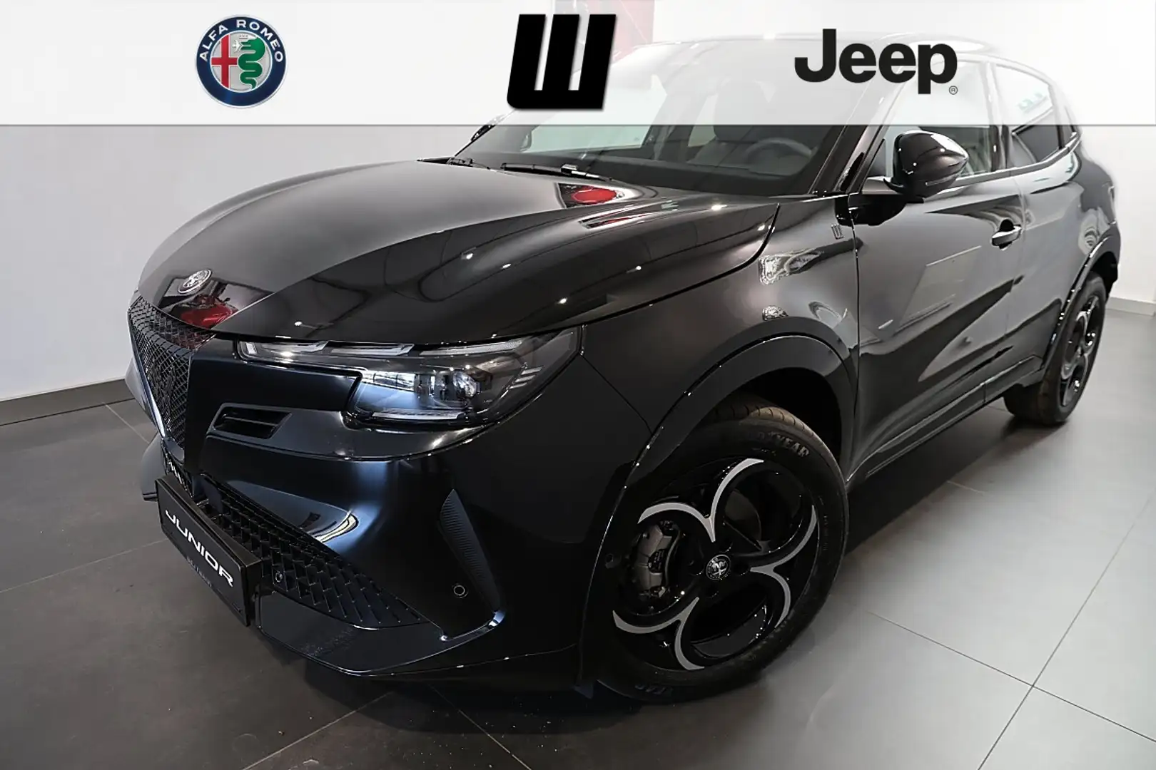 Alfa Romeo Junior Ibrida Q4 1.2 e-DCT6 eAWD Q4 Ti W-EDIZION Schwarz - 1