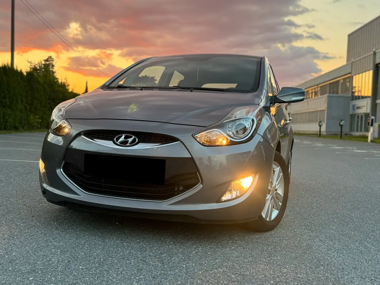 Hyundai i20 IX20 AUTOMATICO Gri - 1