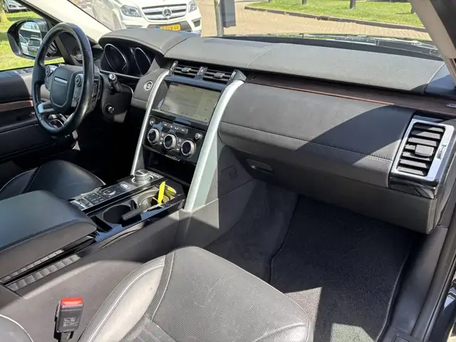 Land Rover Discovery view 14