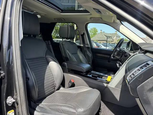 Land Rover Discovery view 15