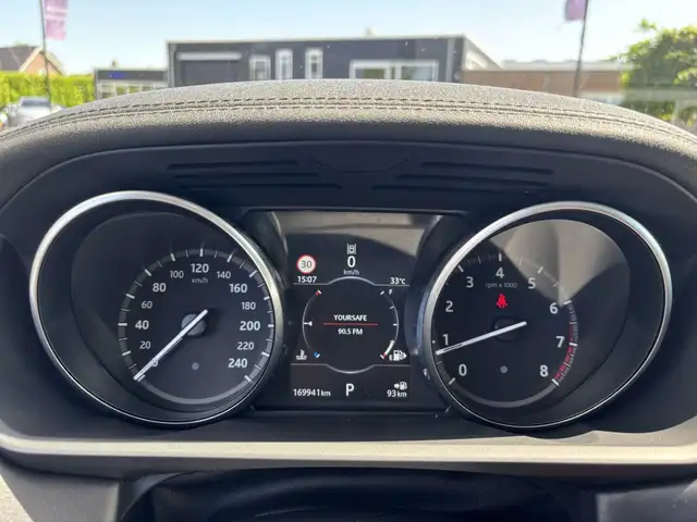 Land Rover Discovery view 20
