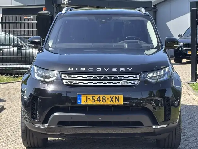 Land Rover Discovery view 2
