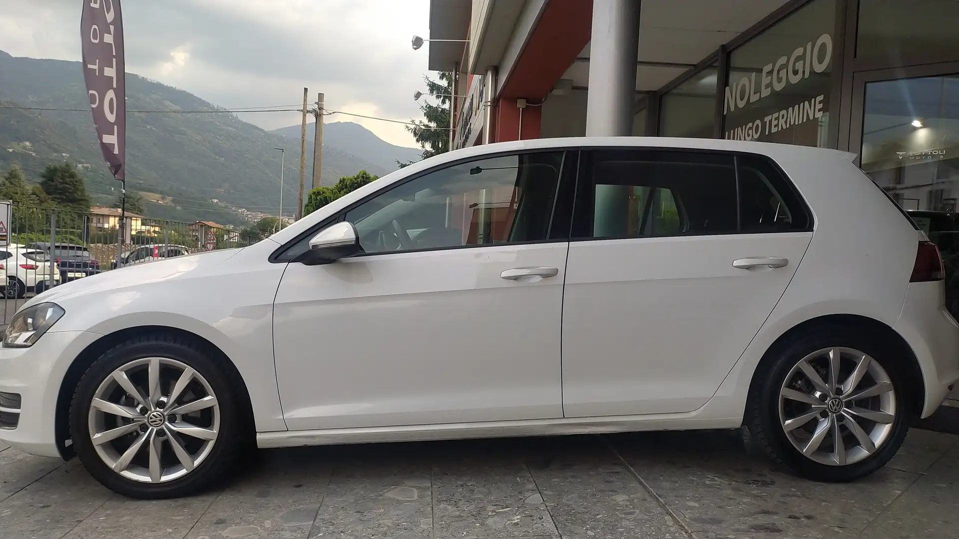 Volkswagen Golf Golf 5p 1.6 tdi Highline Argent - 1