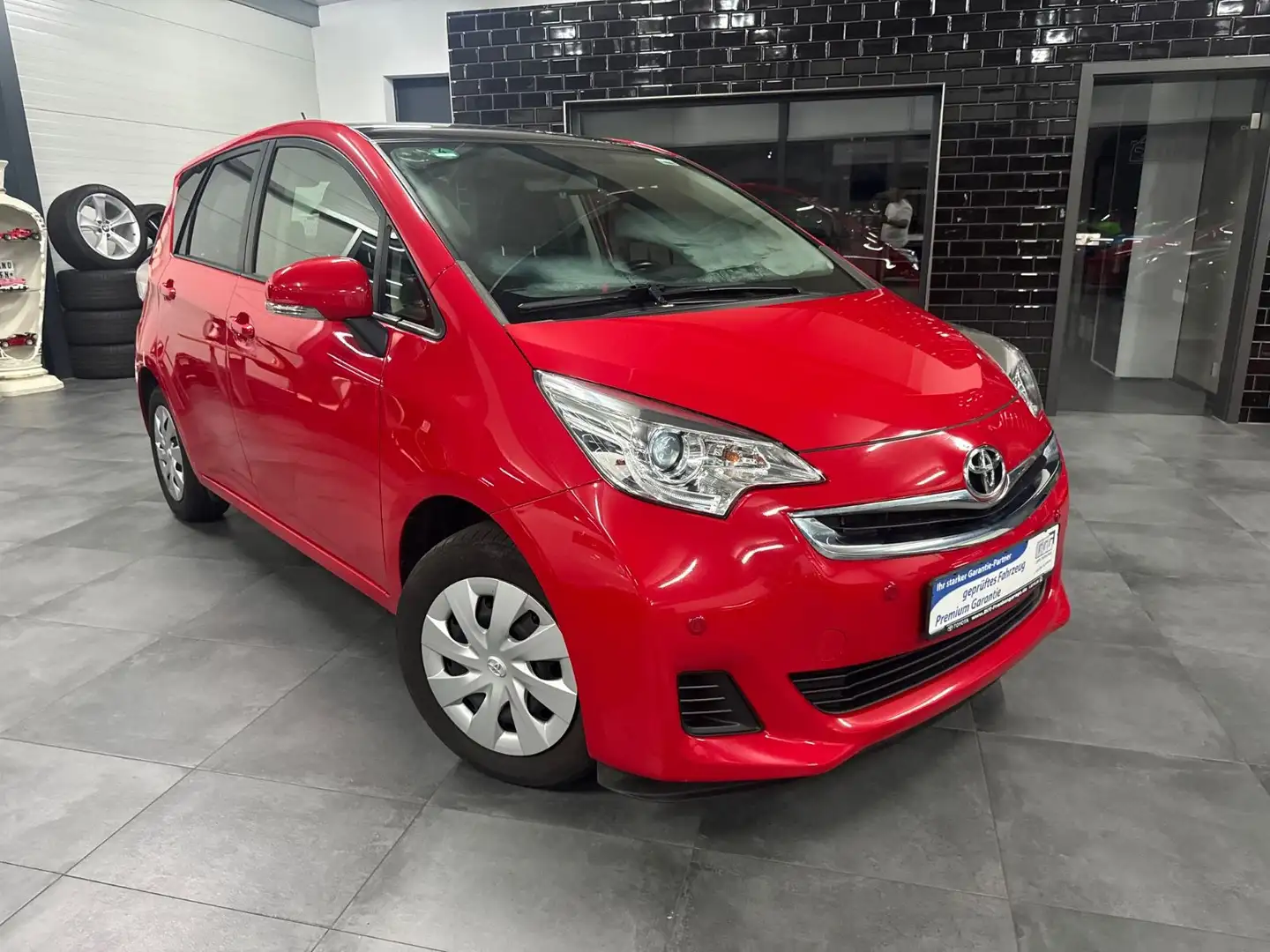 Toyota Verso-S Life AUTOMATIK Rojo - 1