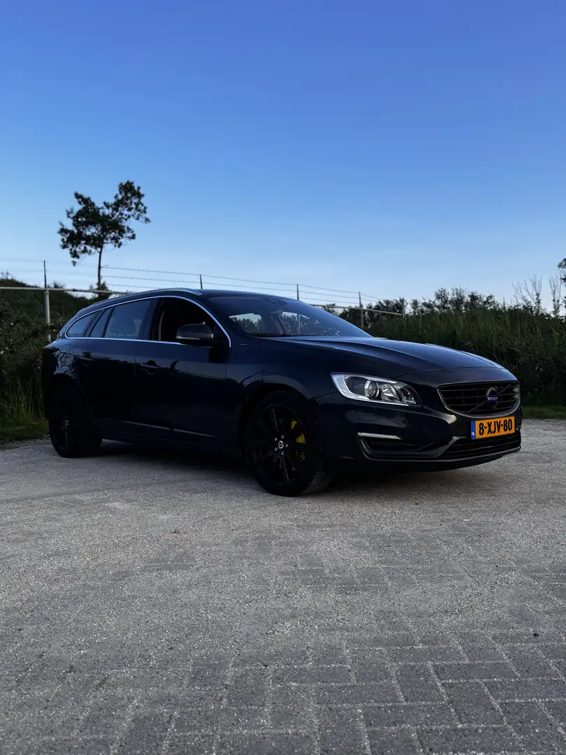 Volvo V60 2.4 D6 AWD Grijs - 2