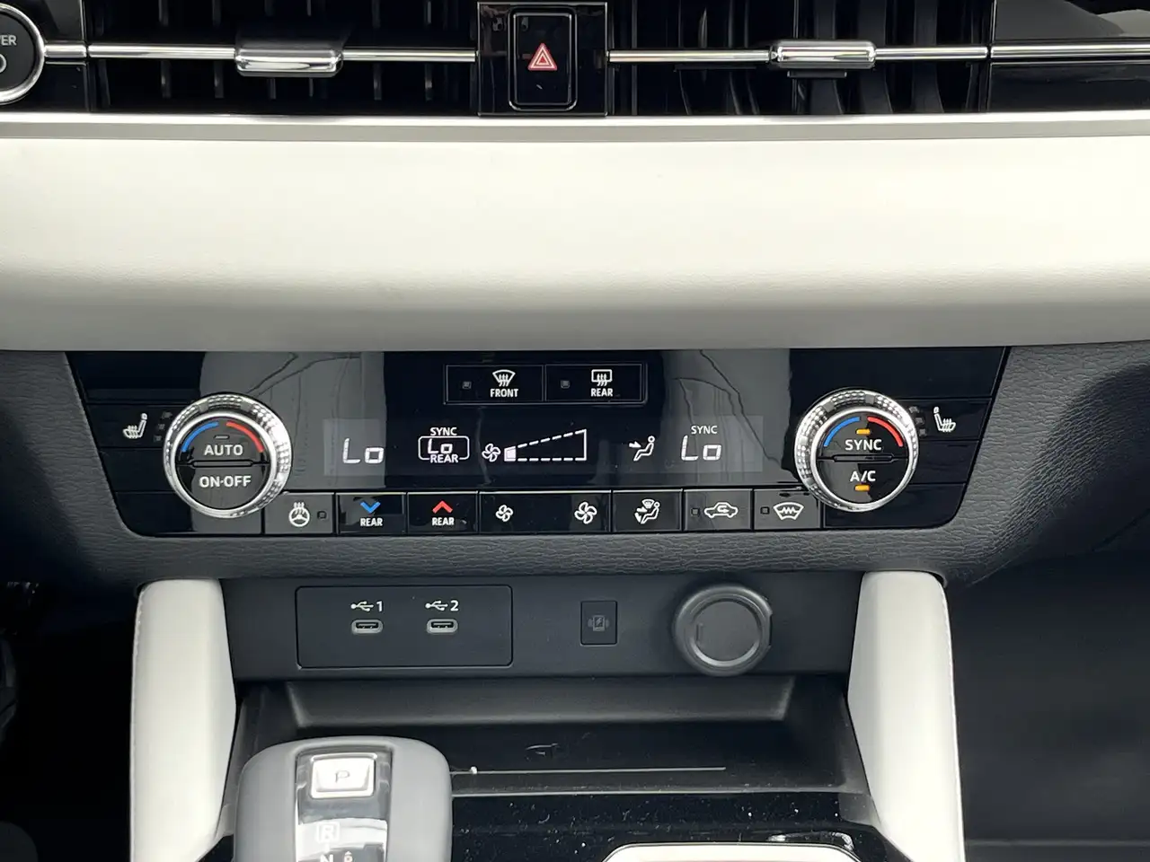 Mitsubishi Outlander снимка Mitsubishi Outlander