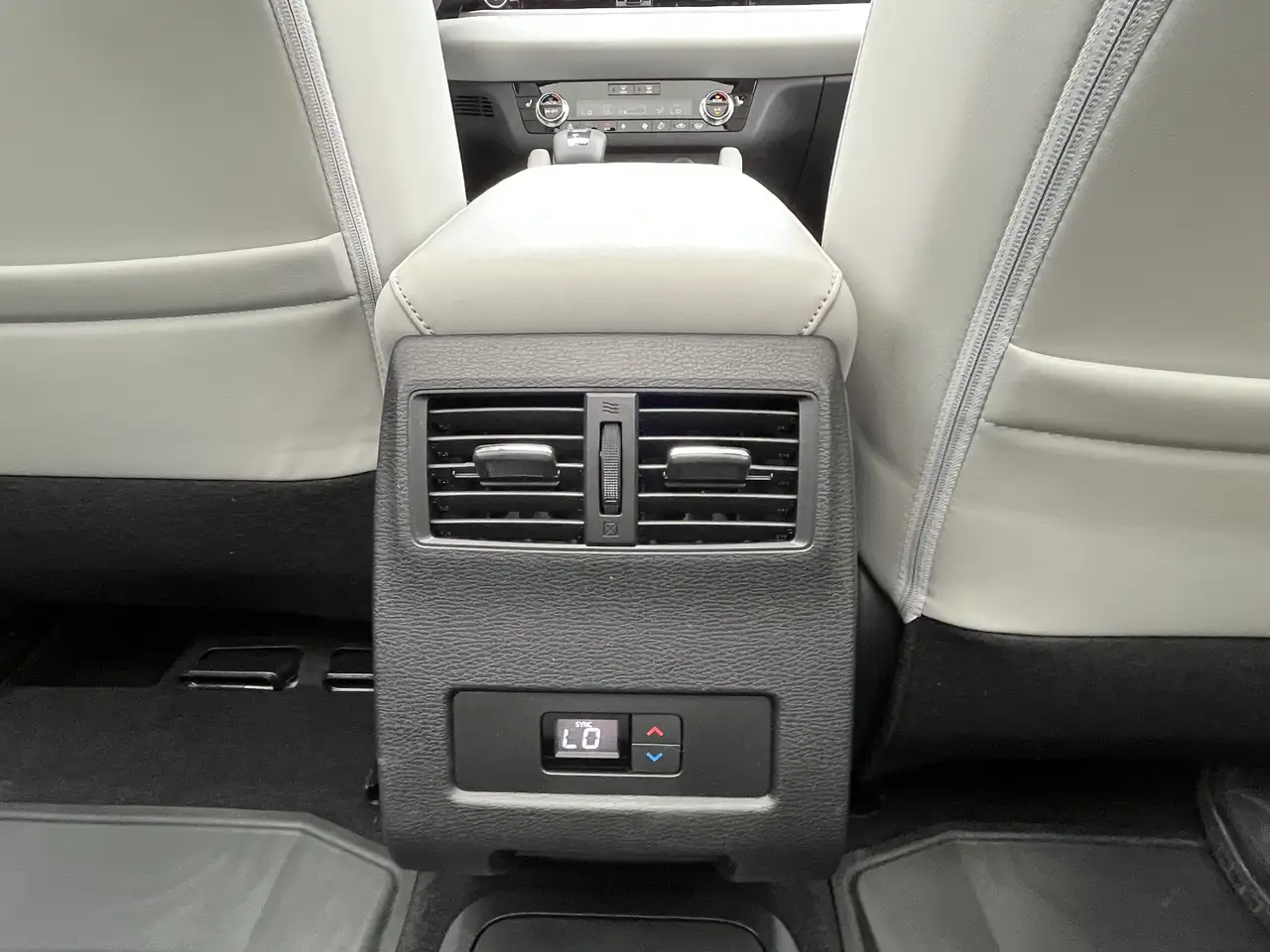 Mitsubishi Outlander снимка Mitsubishi Outlander