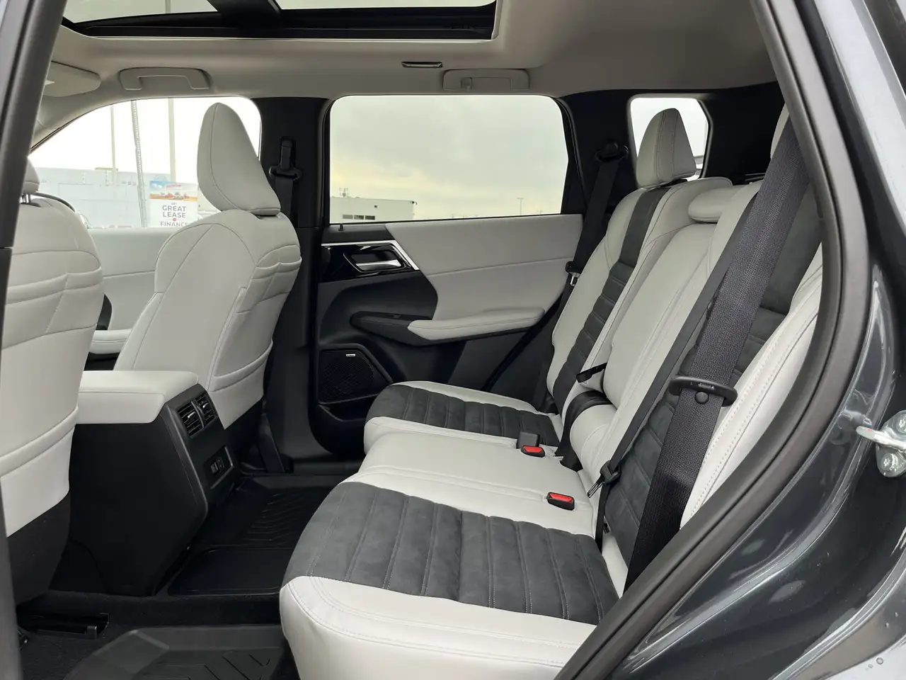 Mitsubishi Outlander снимка Mitsubishi Outlander