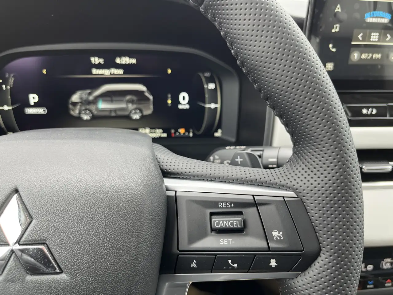 Mitsubishi Outlander снимка Mitsubishi Outlander