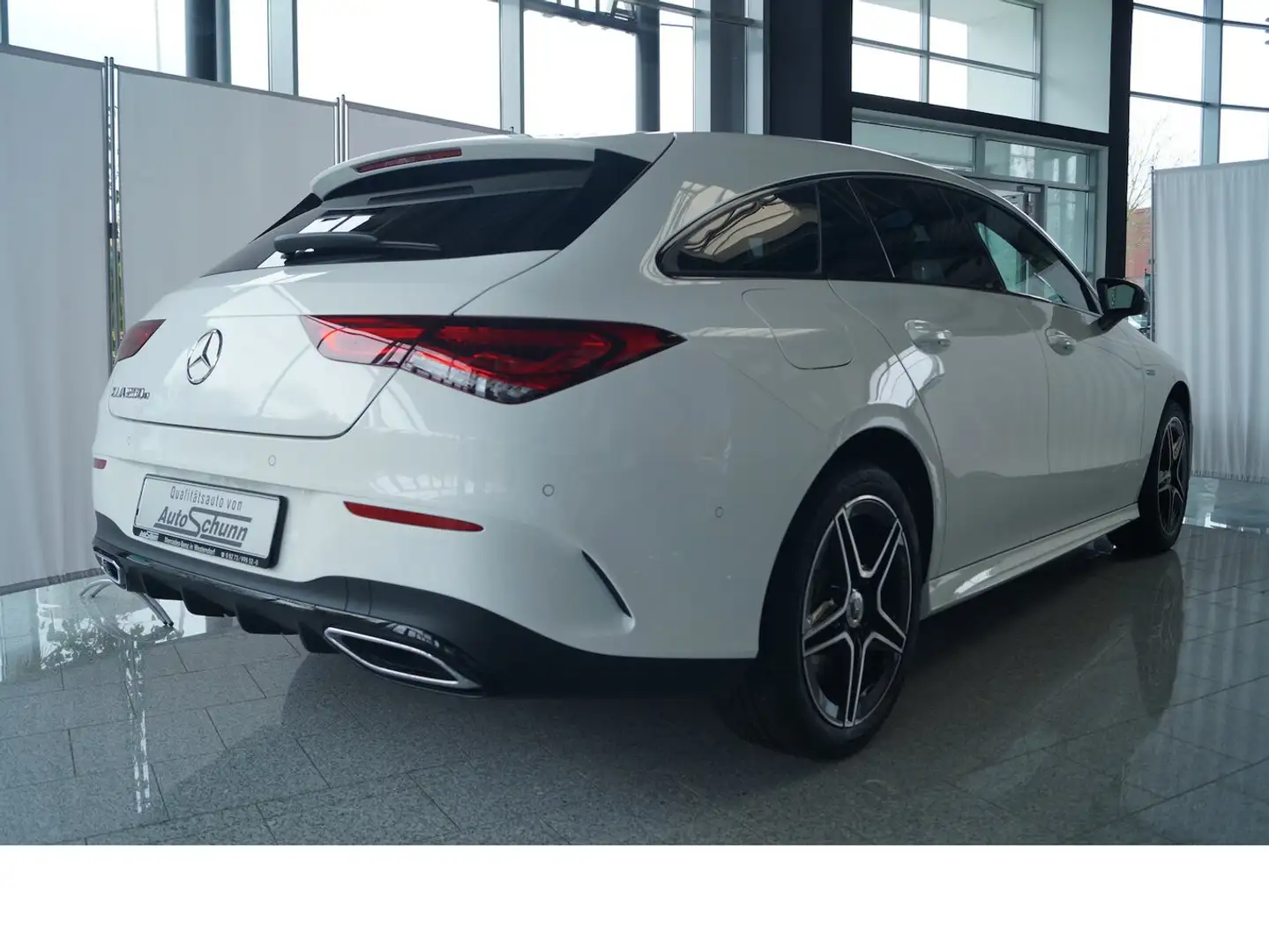 Mercedes-Benz CLA 250 e Shooting Brake AMG NIGHT-SPUR-PANO Weiß - 2