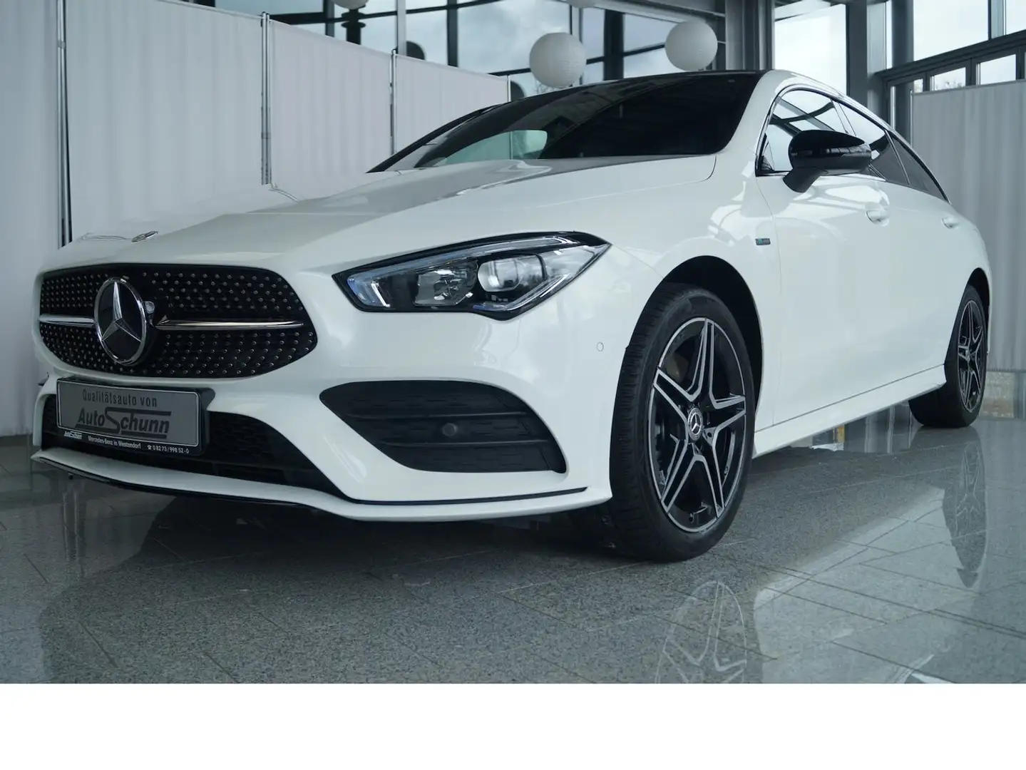 Mercedes-Benz CLA 250 e Shooting Brake AMG NIGHT-SPUR-PANO Weiß - 1