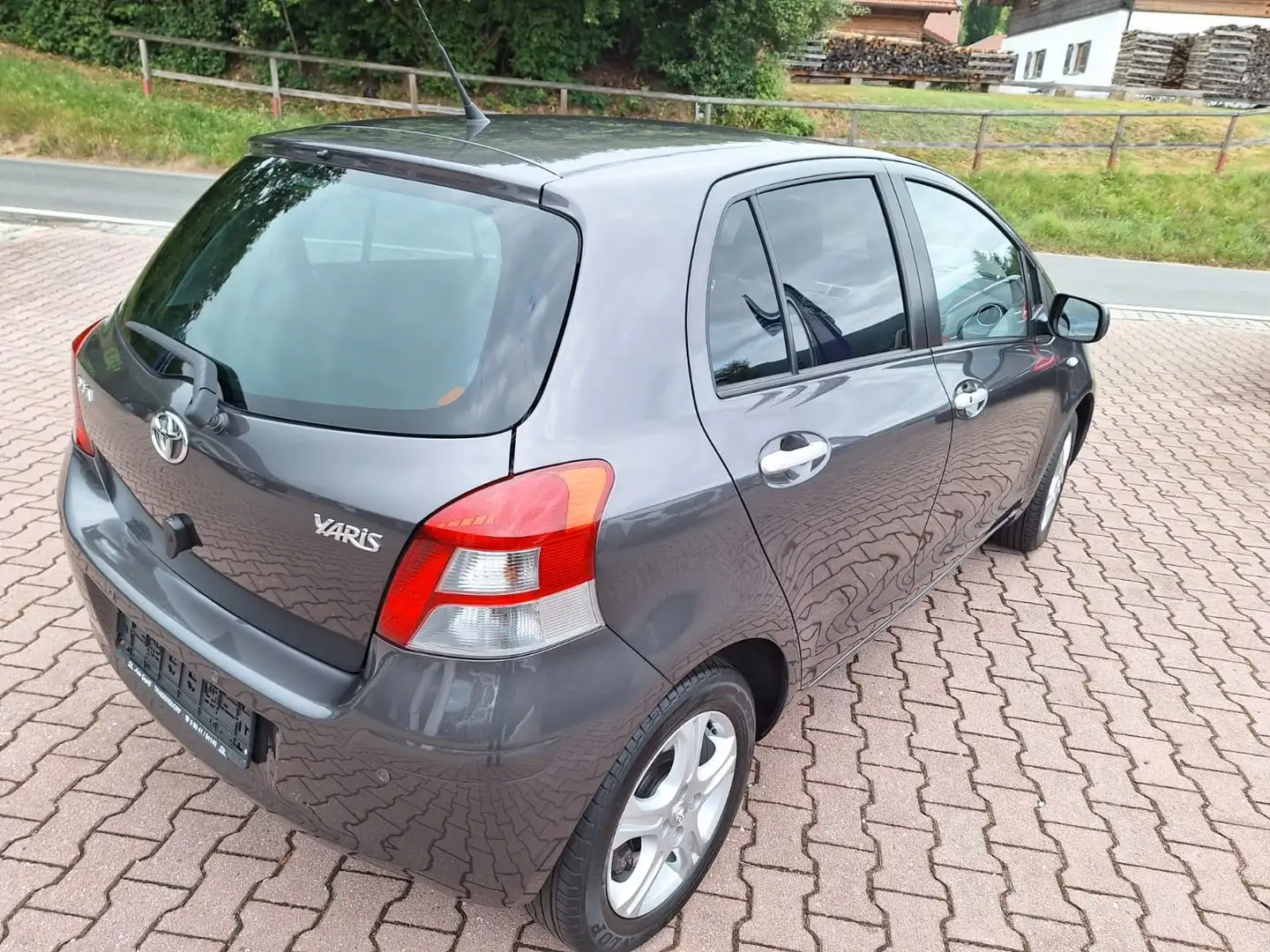 Toyota Yaris Edition Grau - 2