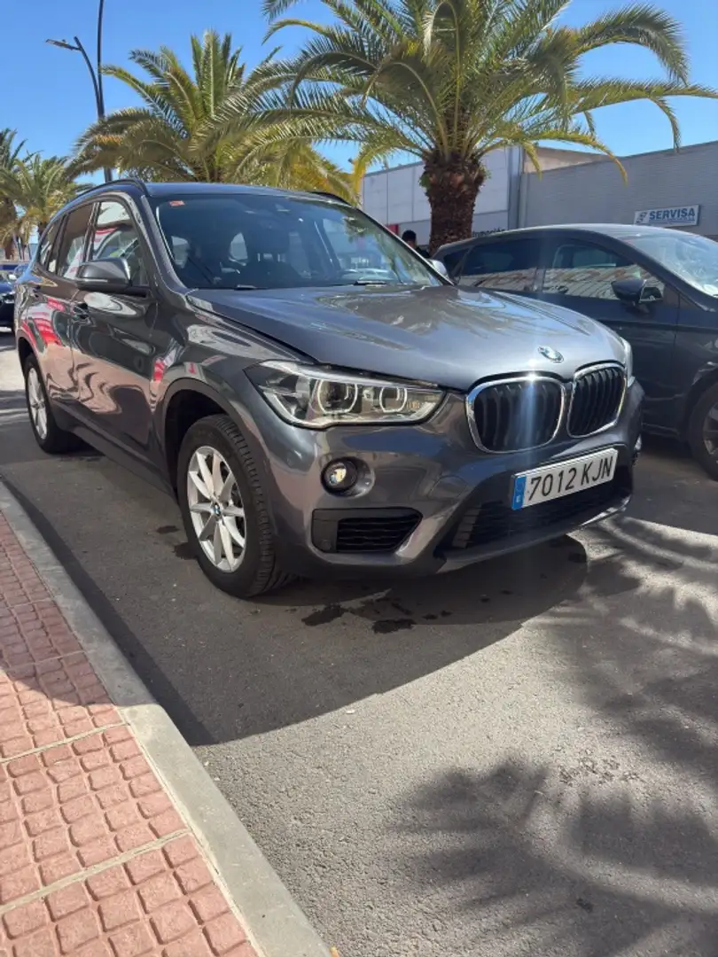 BMW X1 sDrive 18d Business Gris - 1