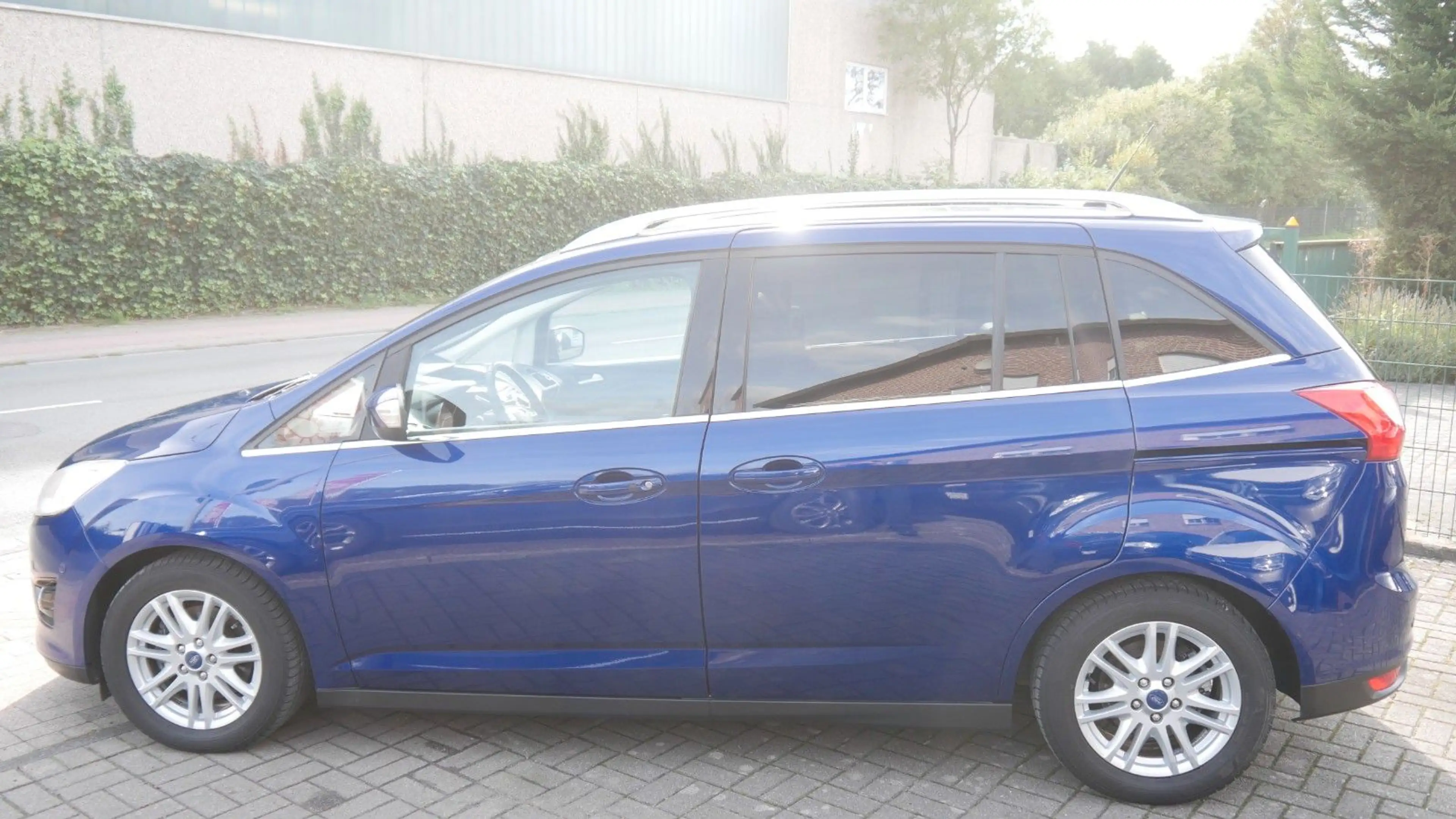 Ford Grand C-Max 2,0TDCi 120kW Titanium — photo 4