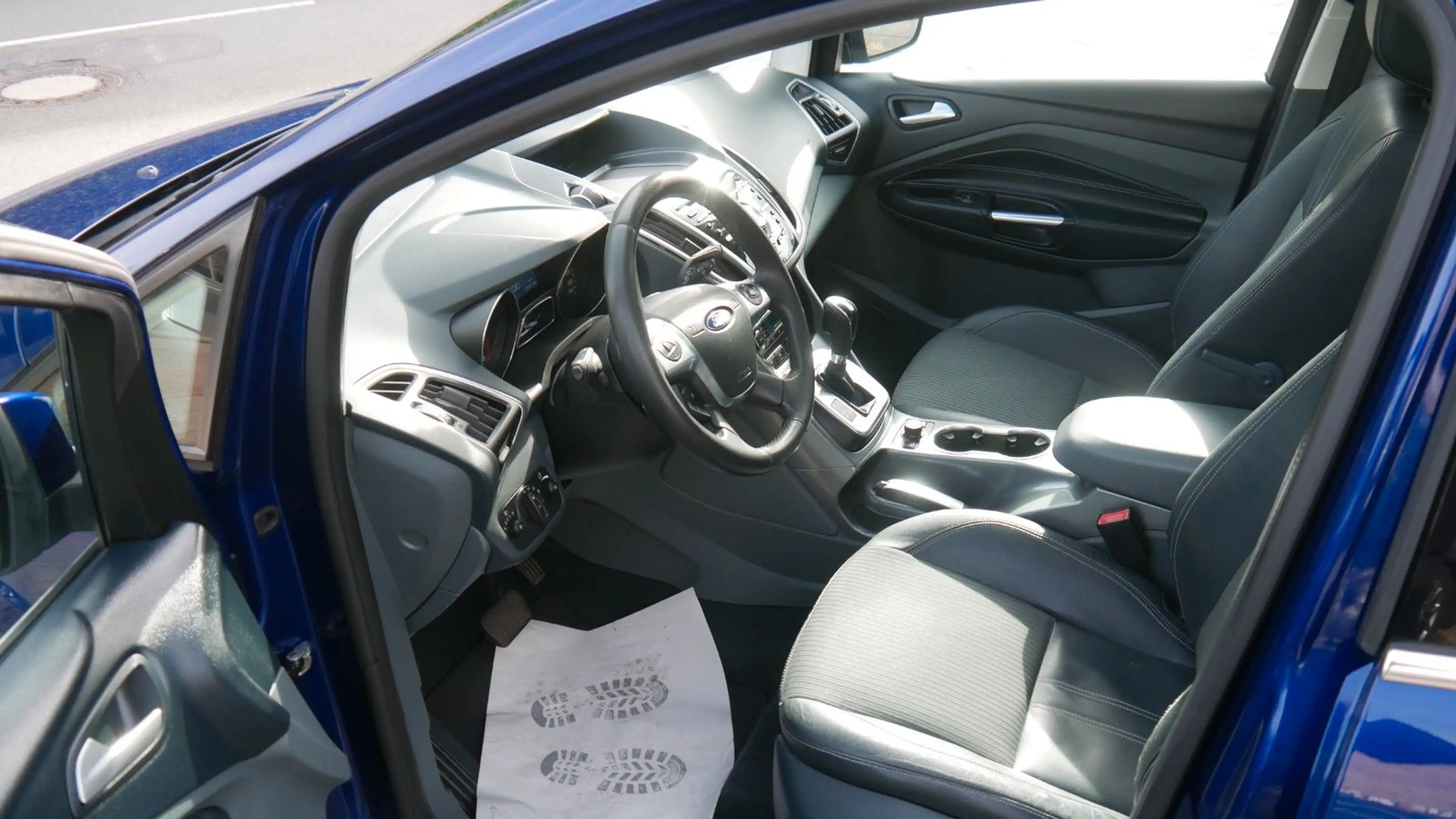 Ford Grand C-Max 2,0TDCi 120kW Titanium — photo 10